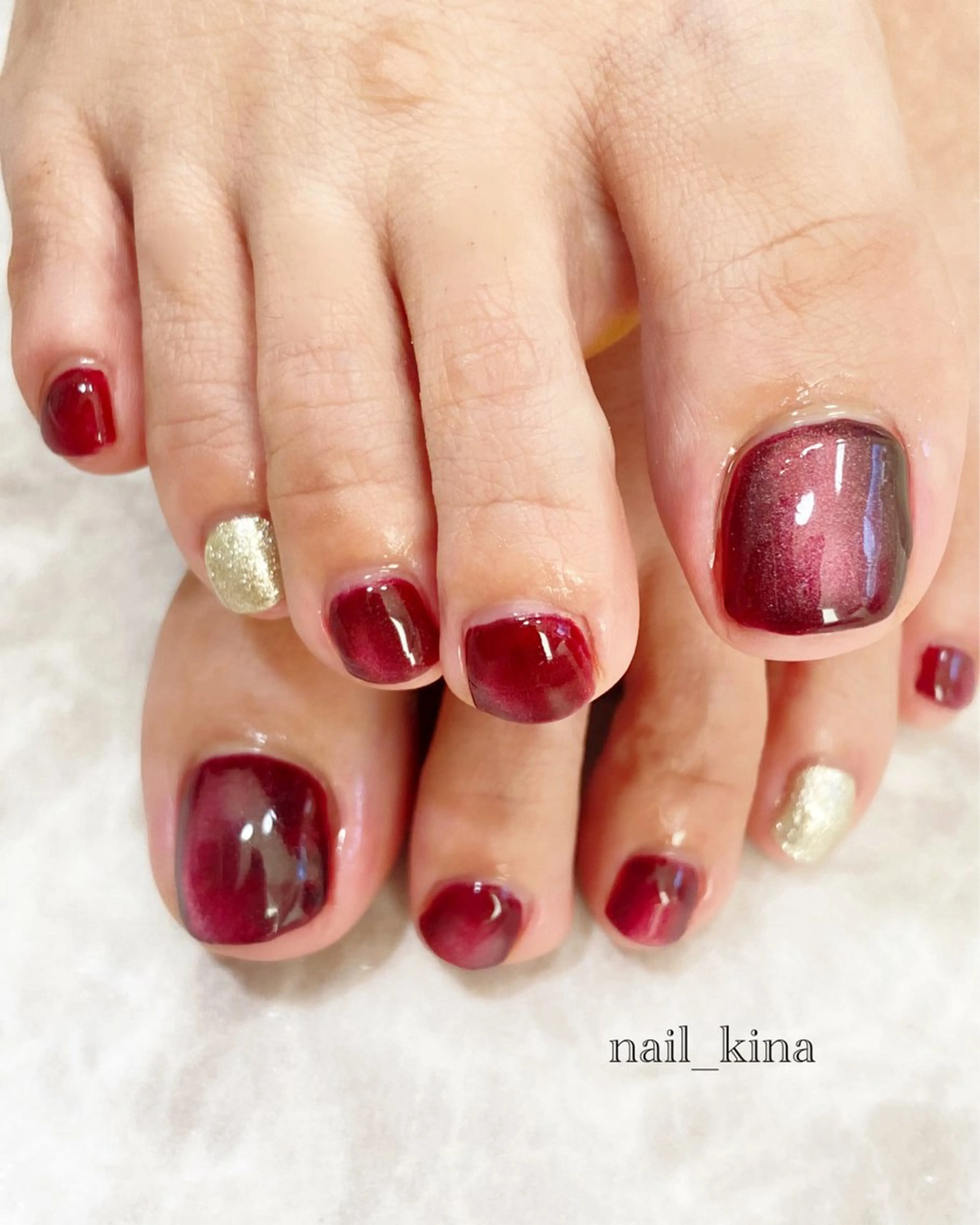 ネイル ボルドー フットネイル マグネットネイル マグネットワンカラー ワンカラーネイル nail_ kinaのネイルデザイン