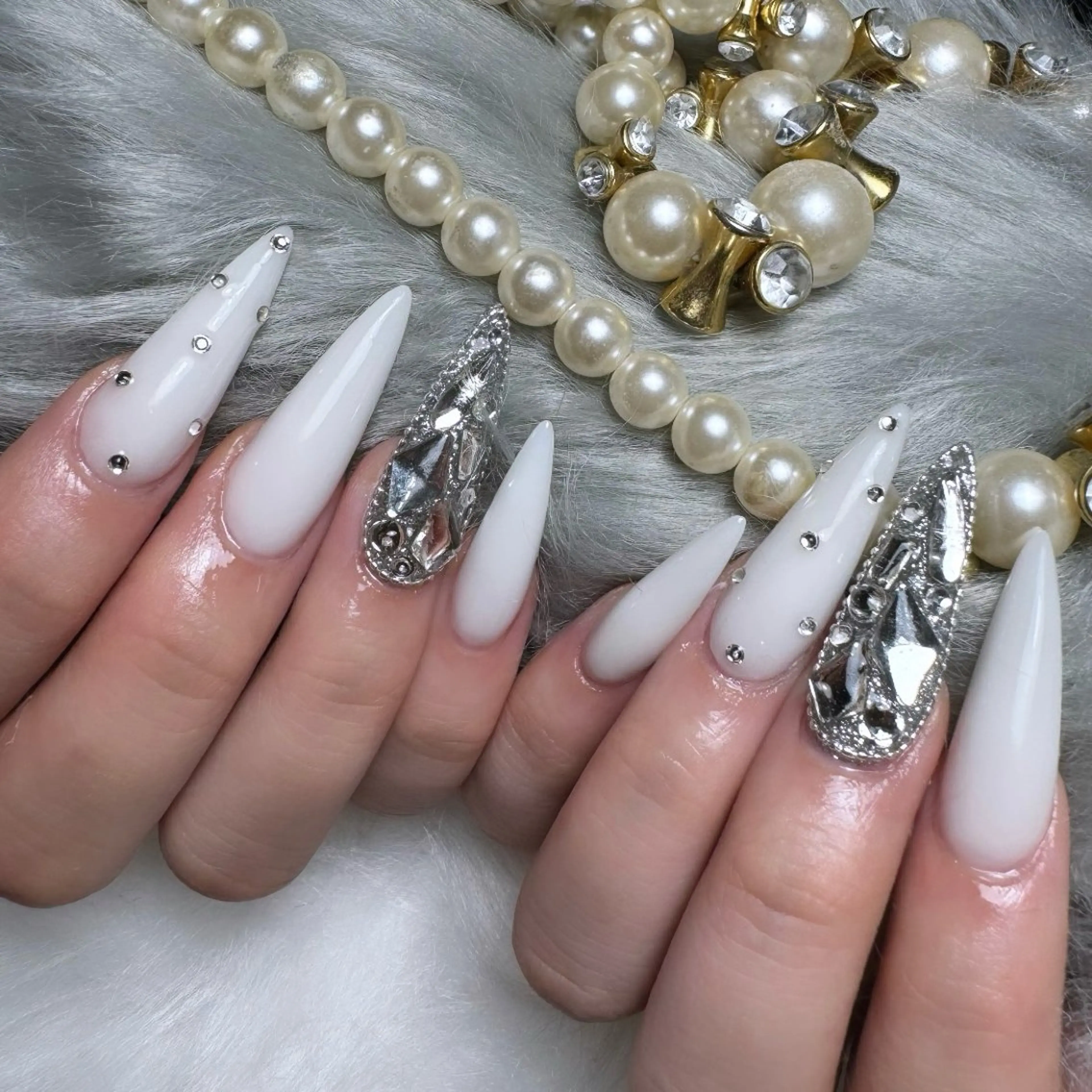 ネイル スカルプネイル ホワイト ハンドネイル feel ♡︎ remiのネイルデザイン