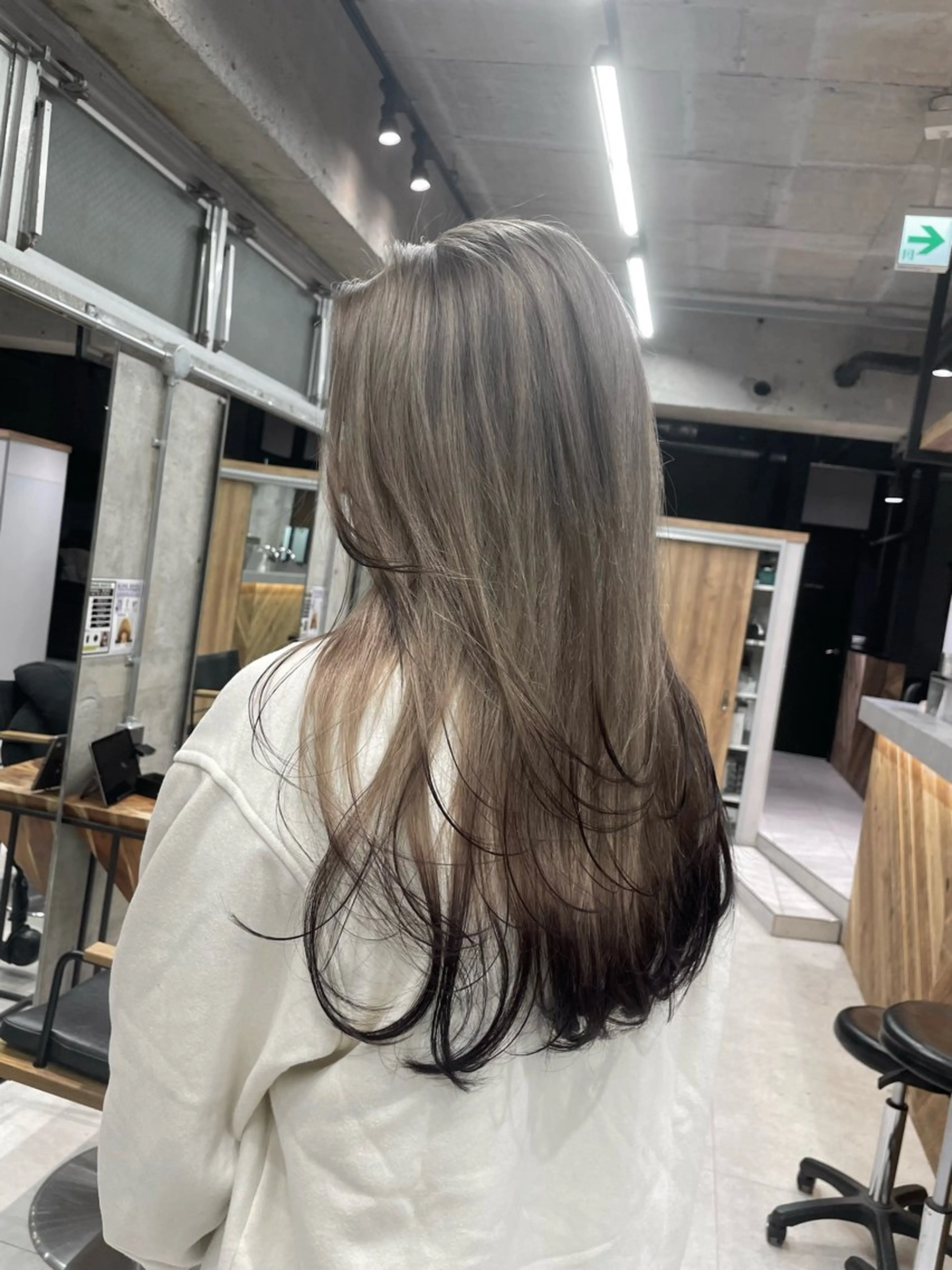 ロング 🫧ハイライトカラー 🫧 𝓜𝓘𝓤のヘアスタイル