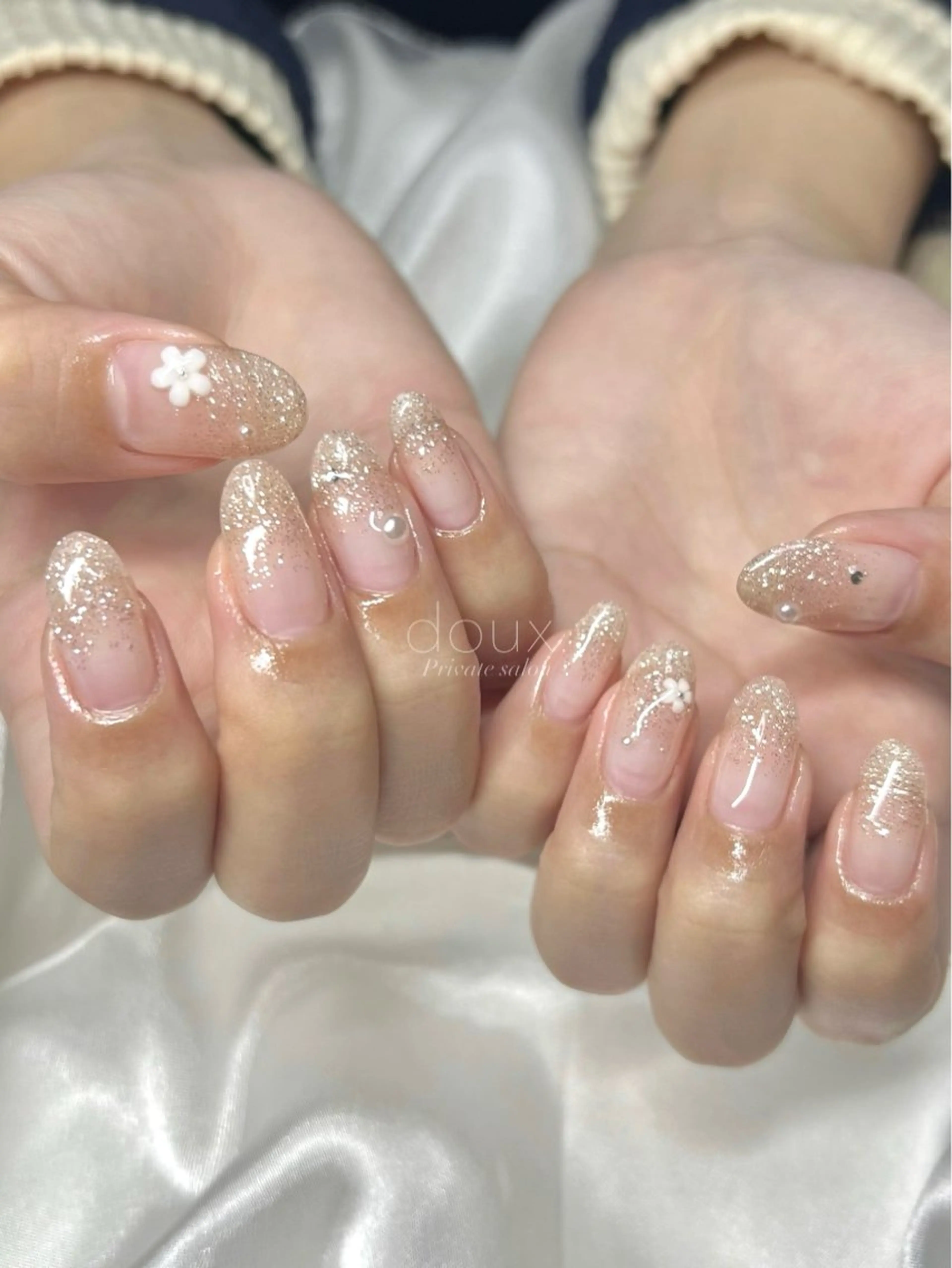 ネイル フラワーネイル グラデーション キラキラネイル 韓国ネイル ニュアンスネイル ハンドネイル doux. nailのネイルデザイン