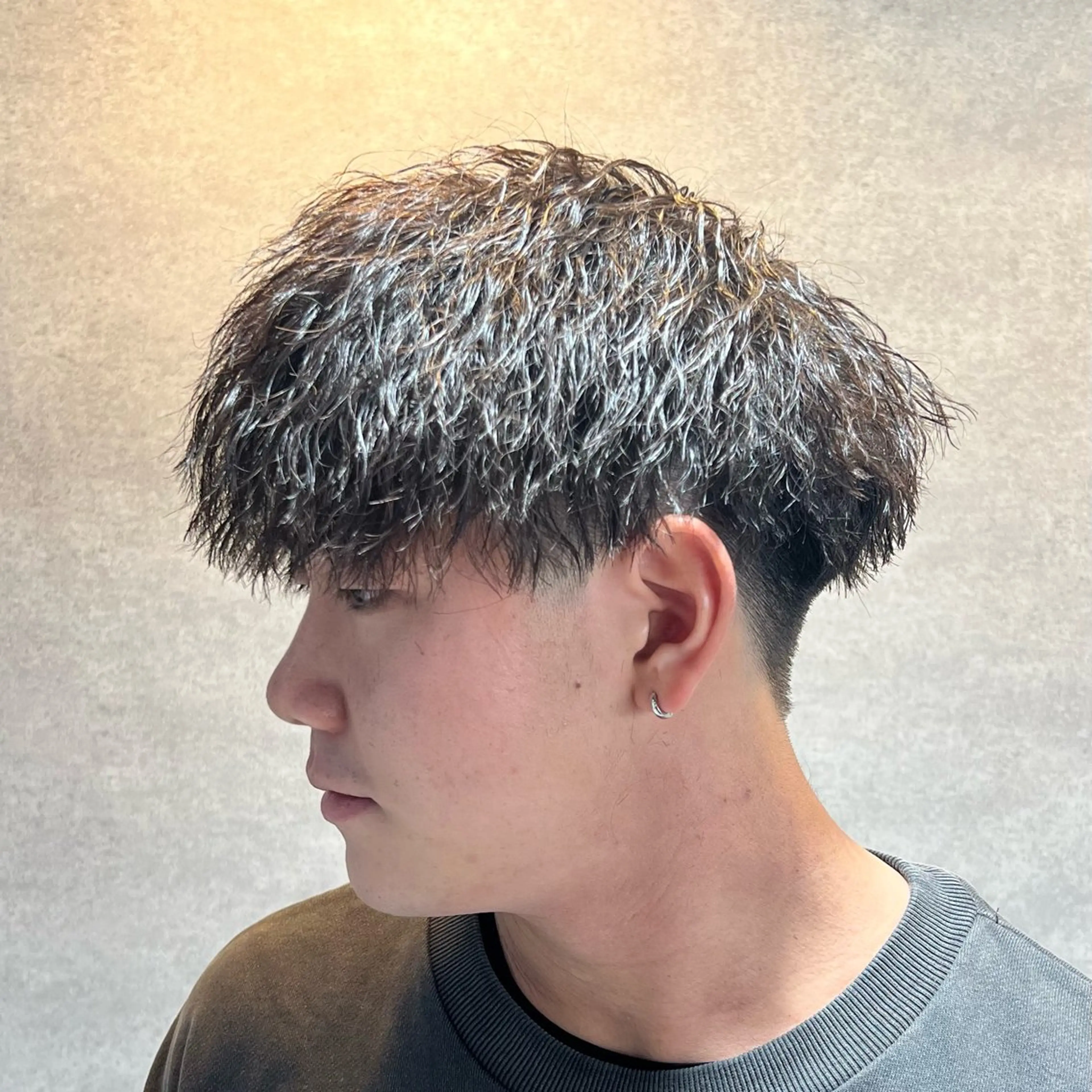 ショート カラー パーマ ヘアアレンジ メンズ センターパート メンズハイライト メンズメッシュ マッシュ メンズパーマ カット パーマ トリートメント ヘッドスパ ヘアセット 仕上がり満足度No. 1🔥BLUCK🔥のヘアスタイル