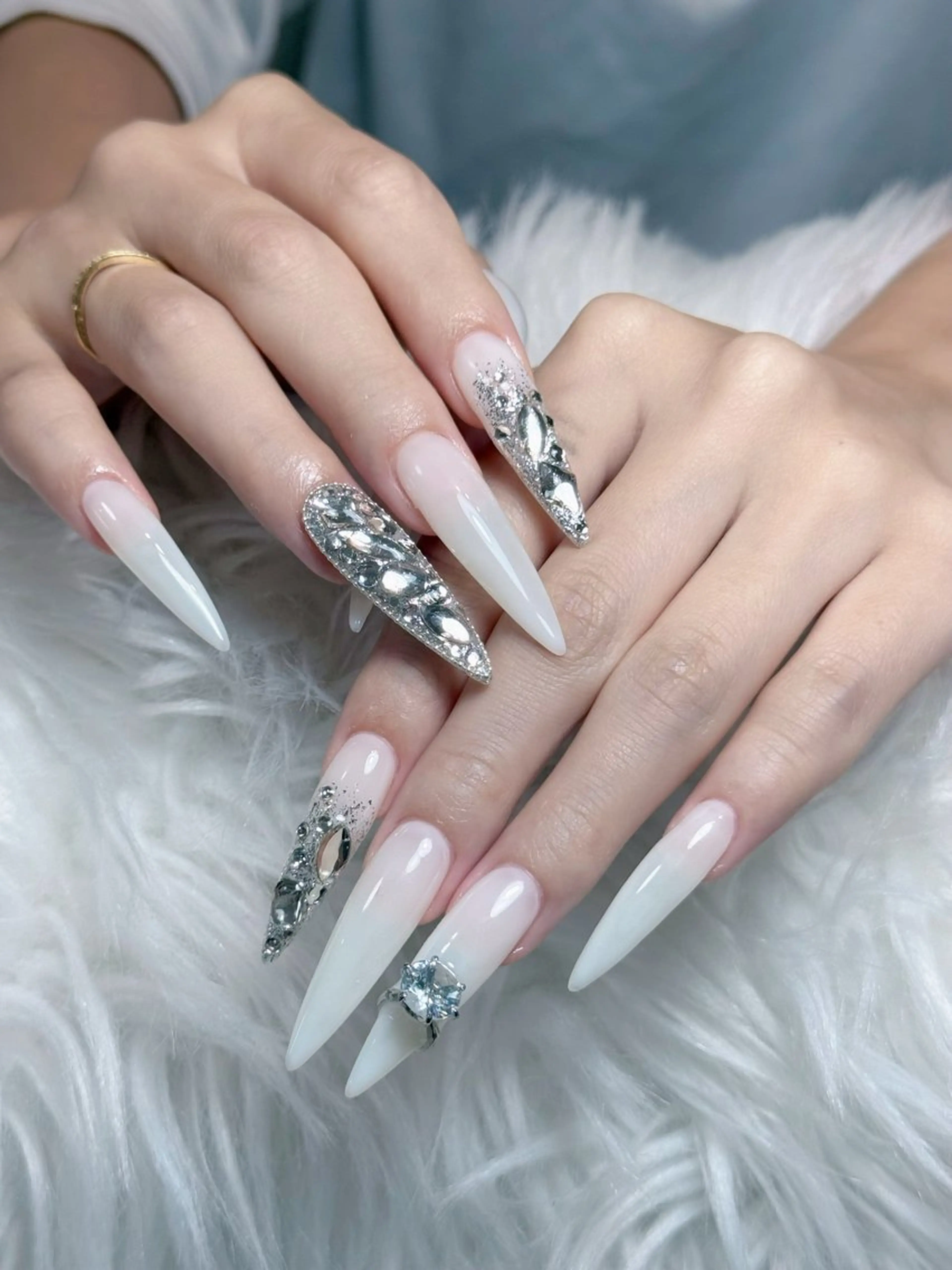 ネイル フレンチネイル ジェルネイル キラキラネイル 韓国ネイル マグネットネイル ハンドネイル Julli NailStudioのネイルデザイン