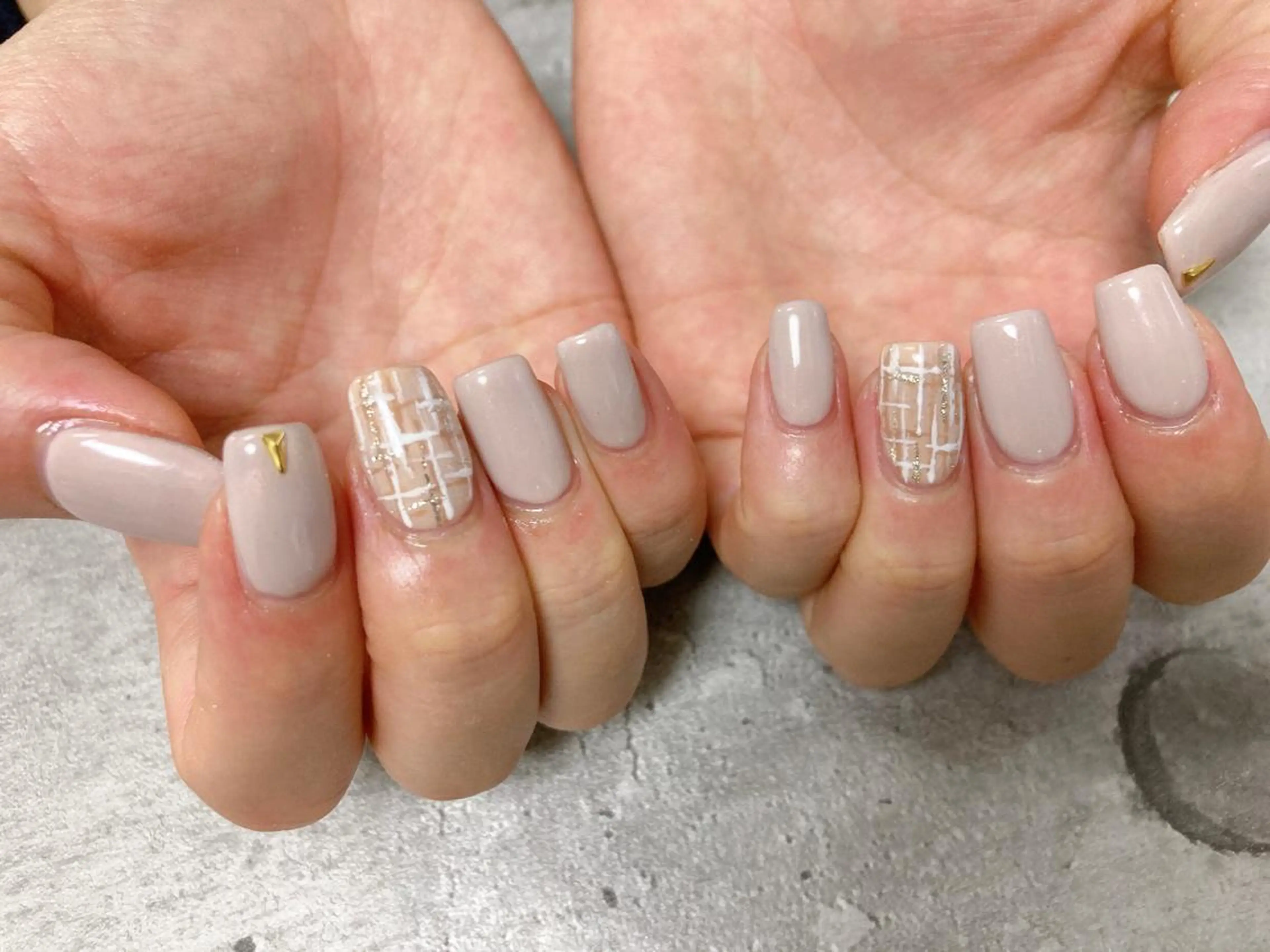 ネイル ツイードネイル mogunail &blowのネイルデザイン