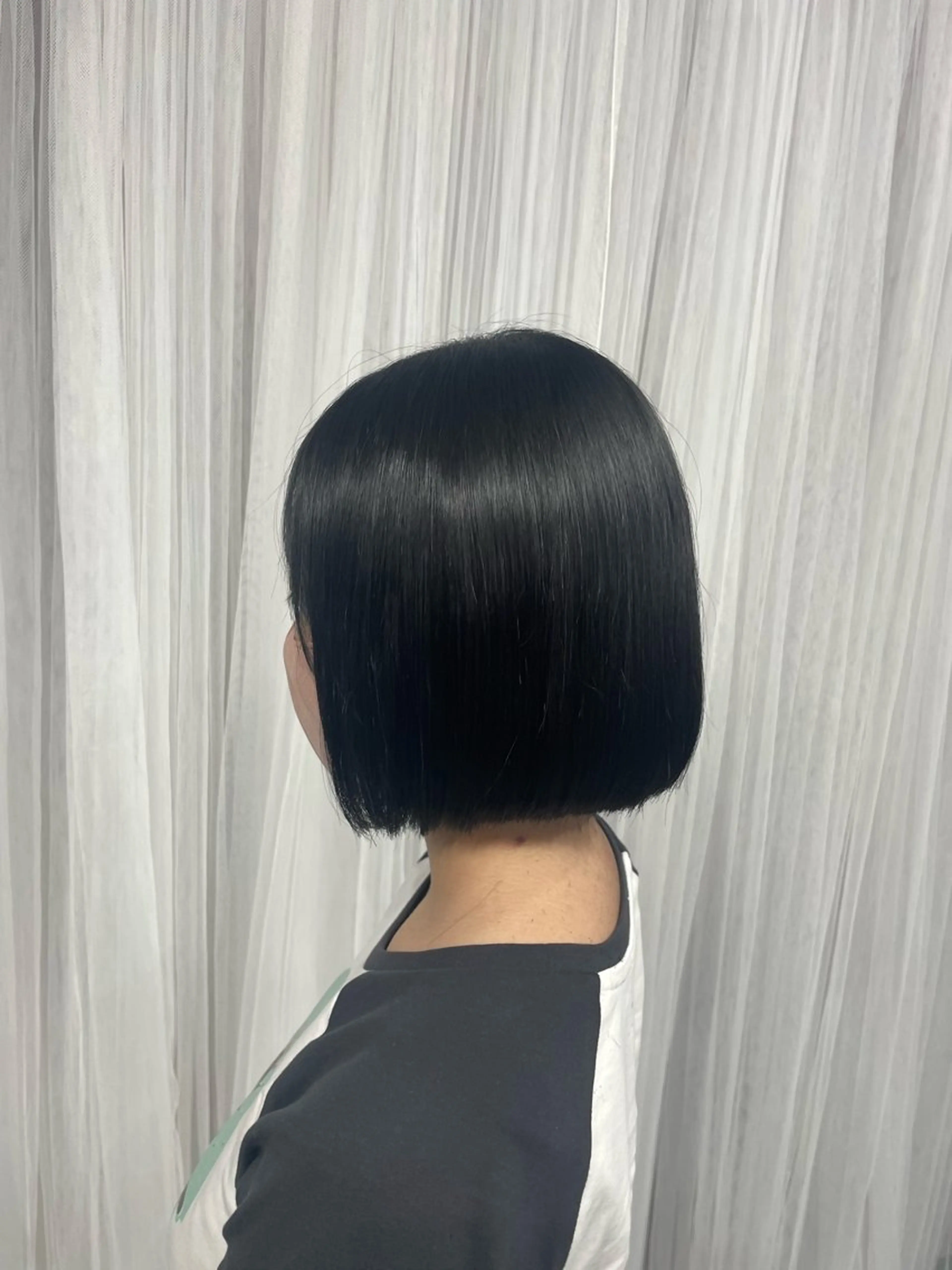 ショート 切りっぱなしボブ ボブ カット 縮毛矯正 手塚 由佳のヘアスタイル