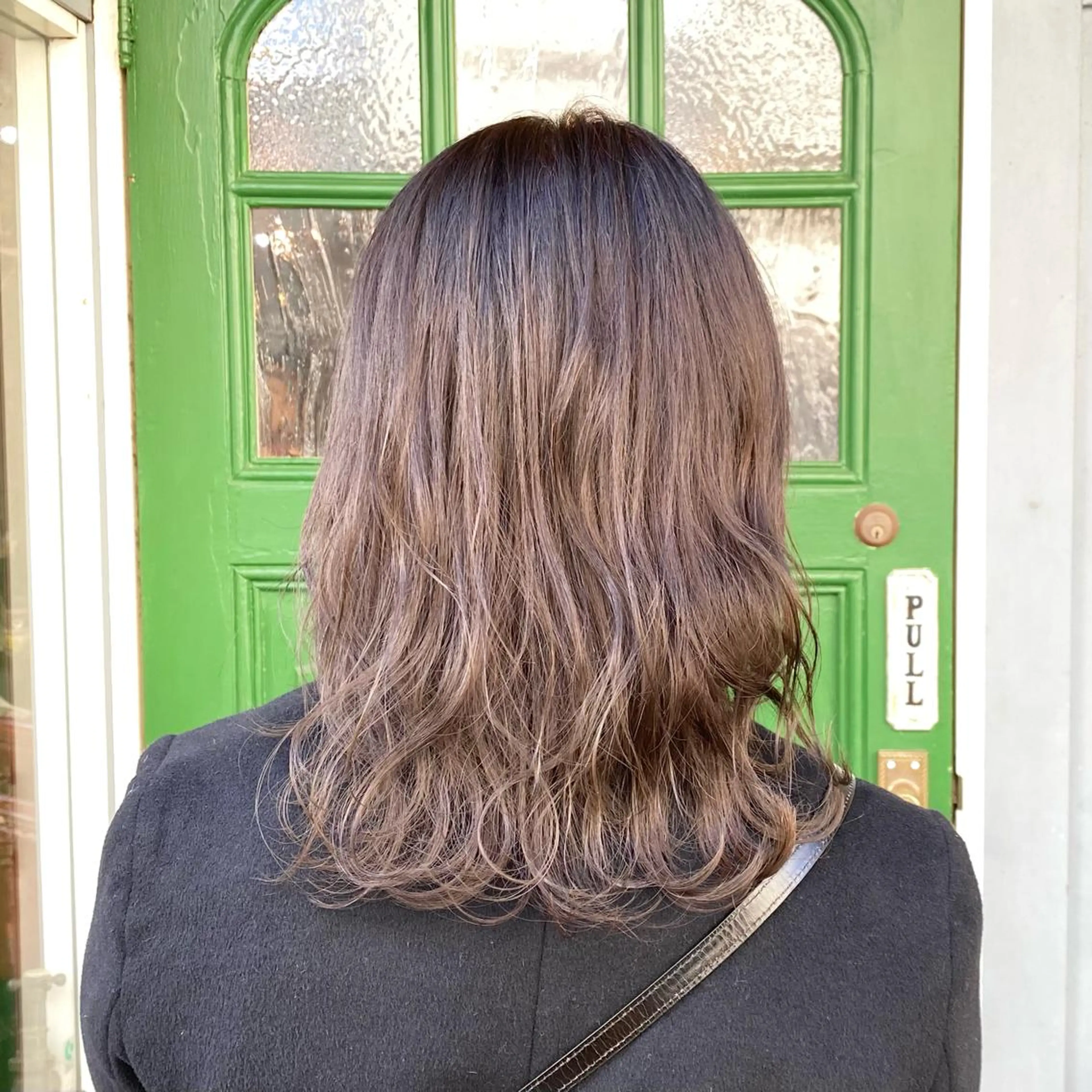 ミディアム カラー アッシュ カット ヘアカラー トリートメント ヘッドスパ BRITS 渡辺 菜々子のヘアスタイル