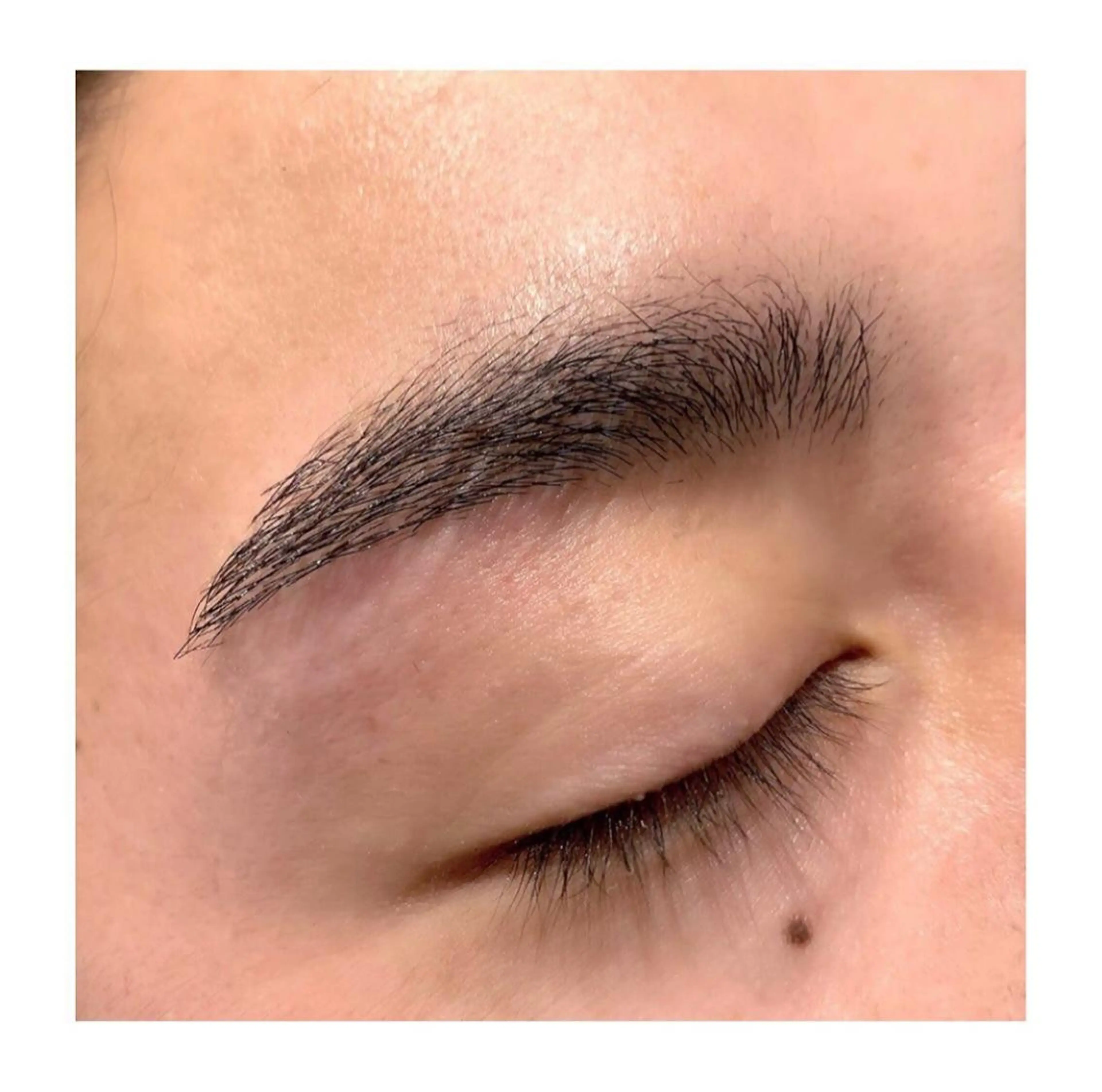 メンズ アイブロウ 眉毛ワックス脱毛 THE  BROW 代表 YABUの眉毛・アイブロウイメージ