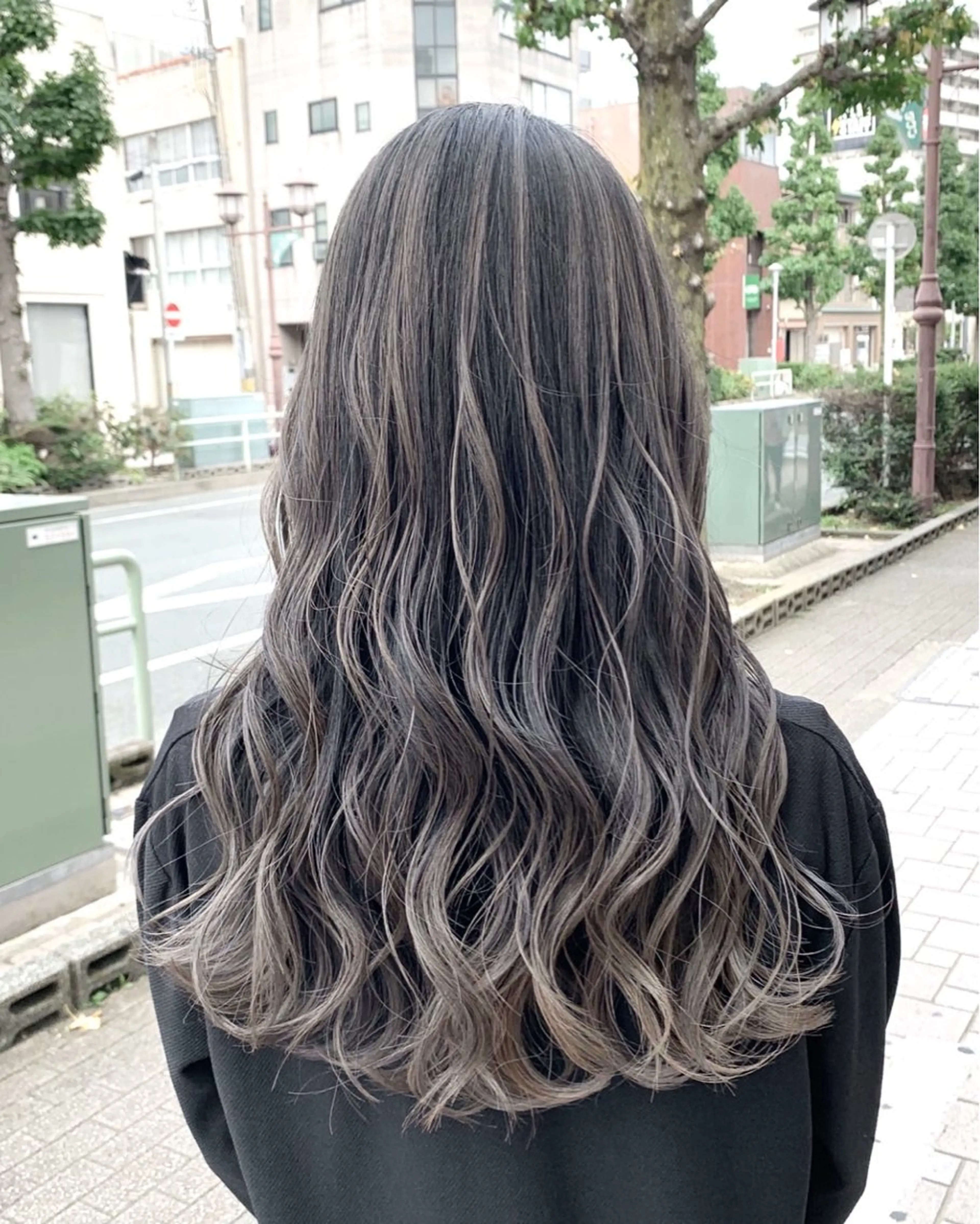 ロング ヘアカラー 天野 真依子のヘアスタイル
