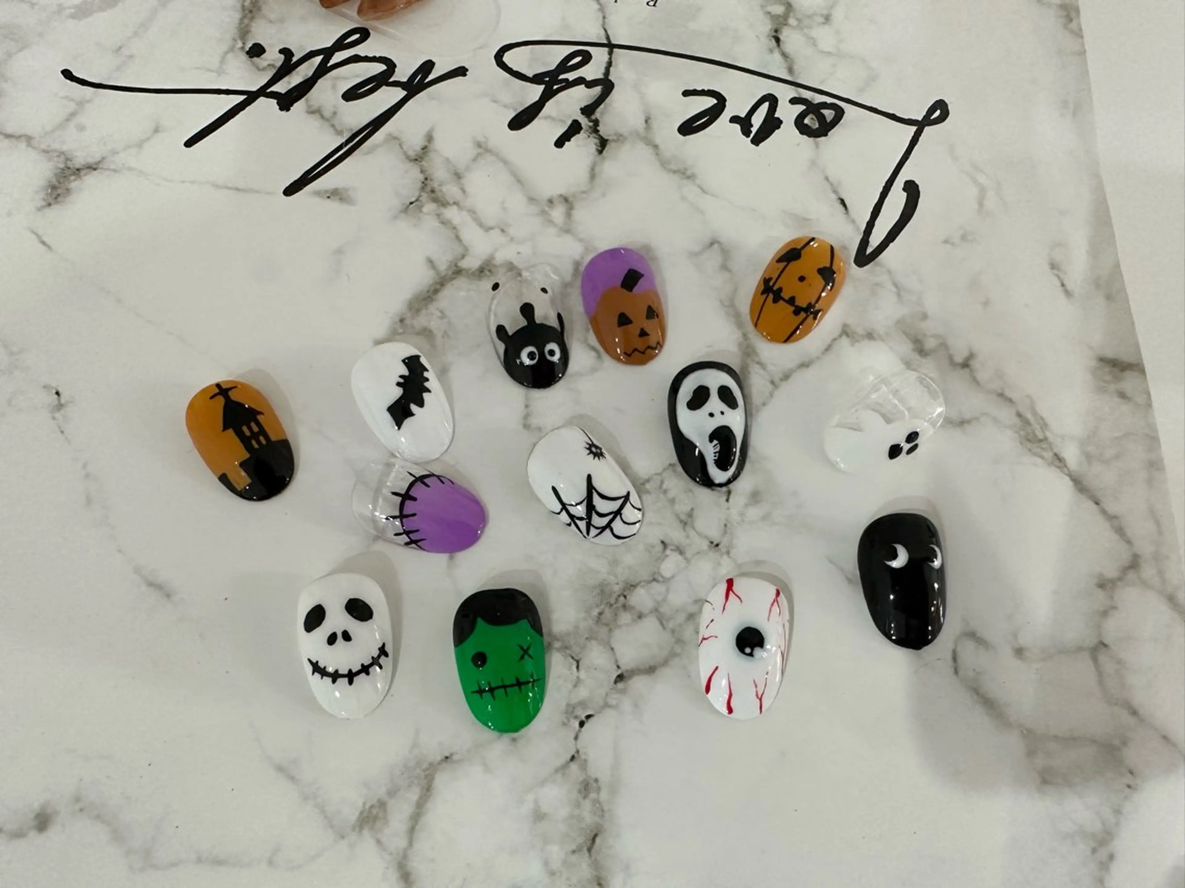 ネイル ハロウィン Ui_Amor (パラジェル)のネイルデザイン