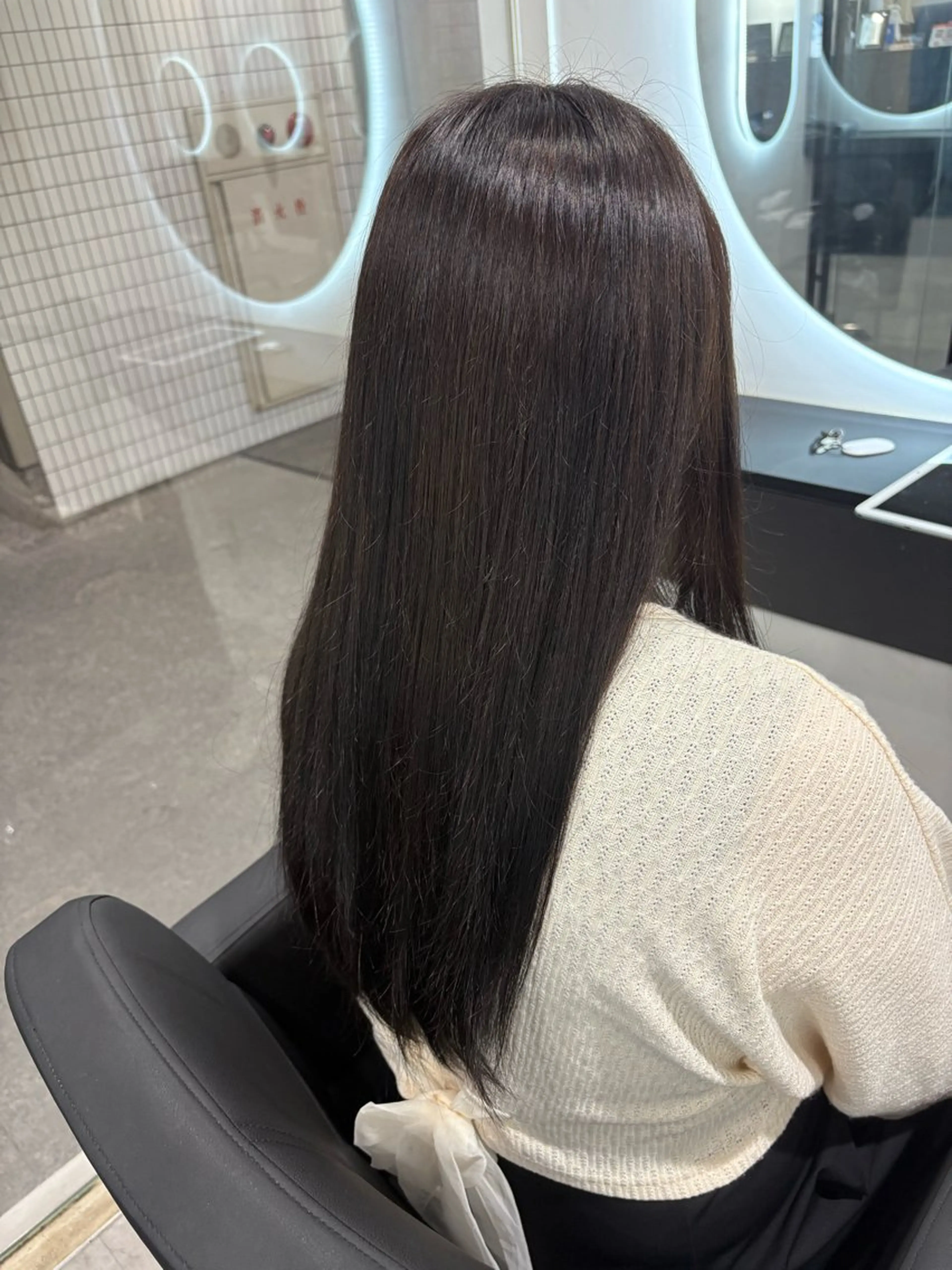 ロング カラー アッシュ グレージュ 臼井 いづみのヘアスタイル