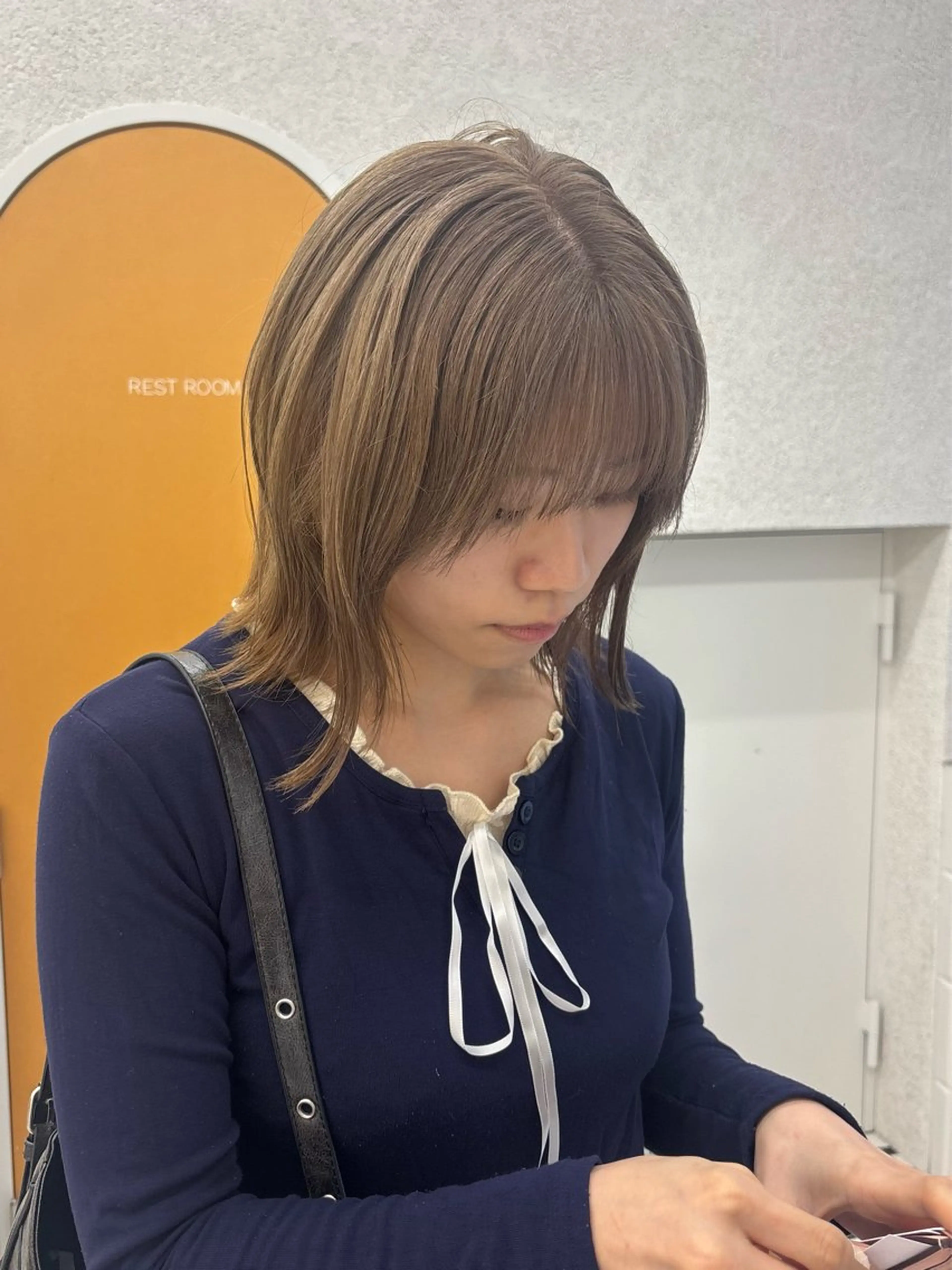 カラー ヘアカラー 🧸ミルクティー／ 顔周りレイヤー/ミクのヘアスタイル