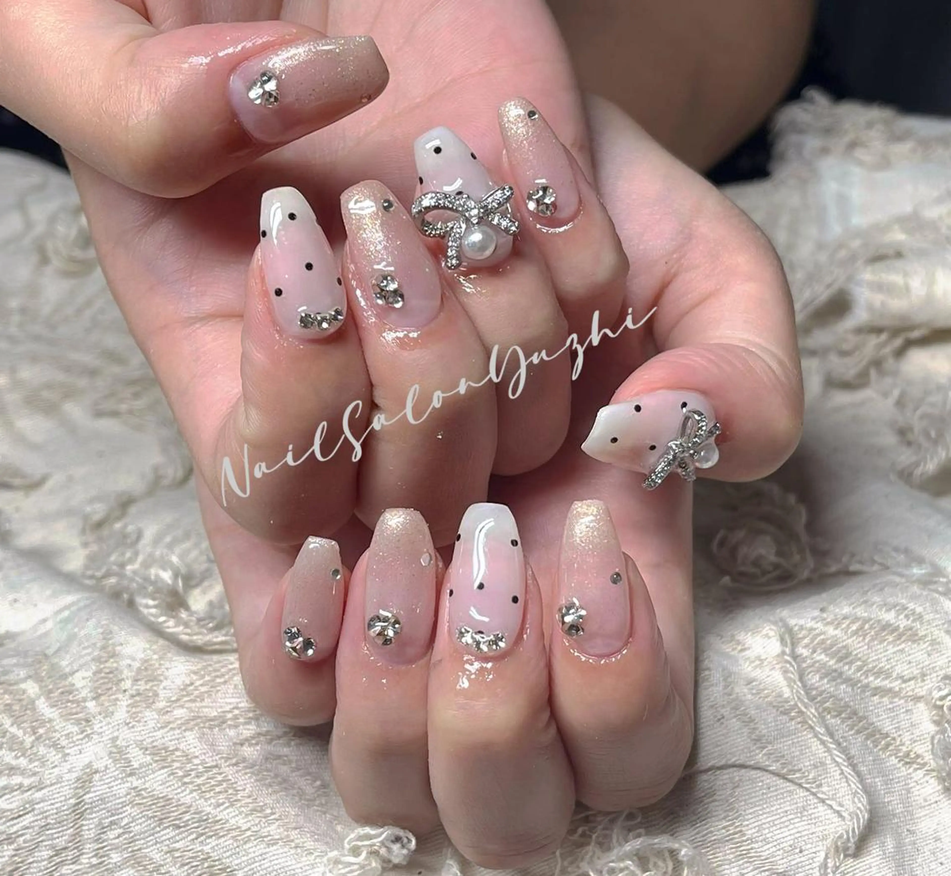 ネイル キラキラネイル ロングネイル マグネットネイル ミラーネイル ニュアンスネイル ハンドネイル MAKI💚💚💚 秋葉原.のネイルデザイン