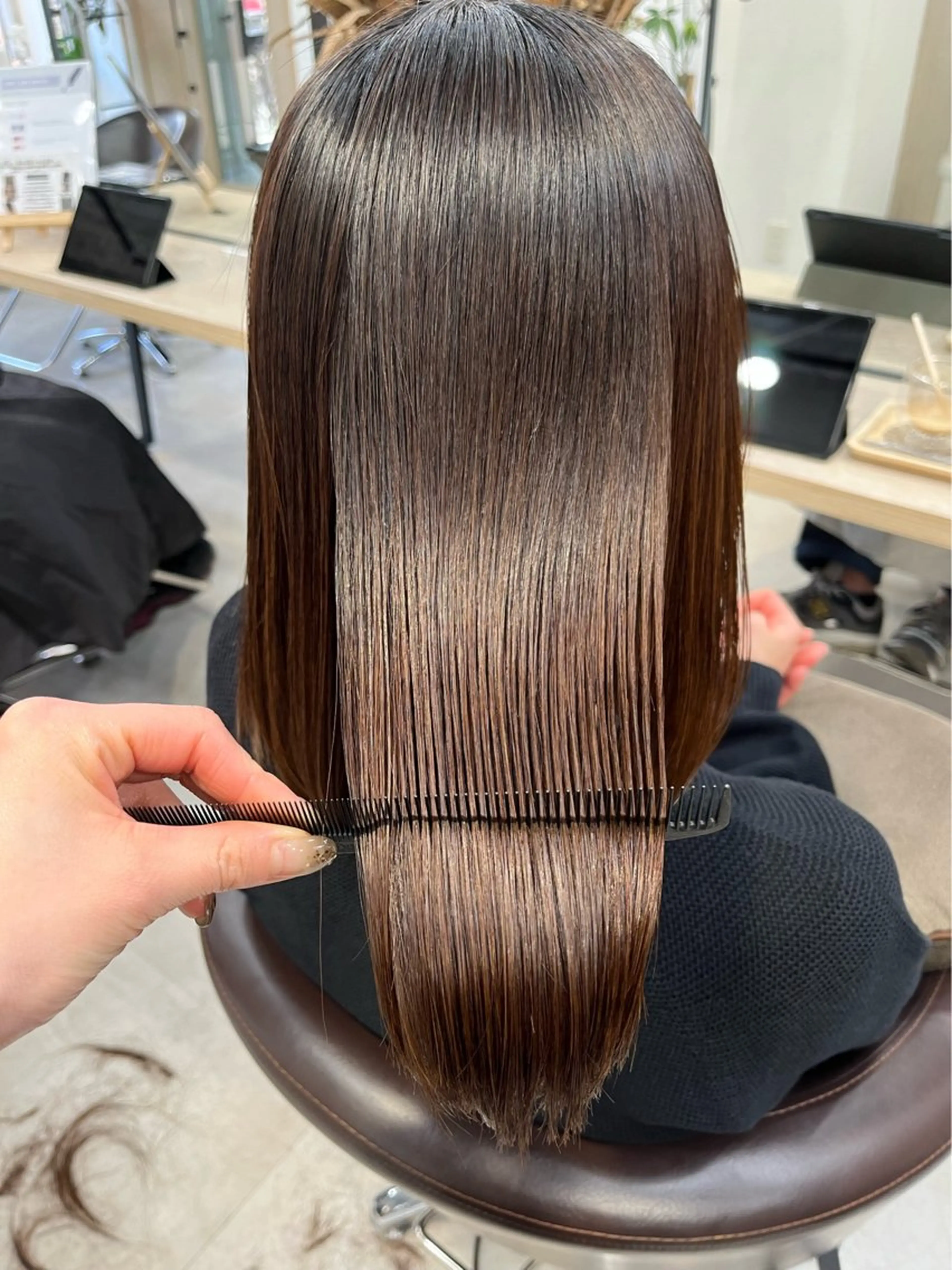 セミロング 光を纏うツヤ感ロング Natsuki🤍のヘアスタイル