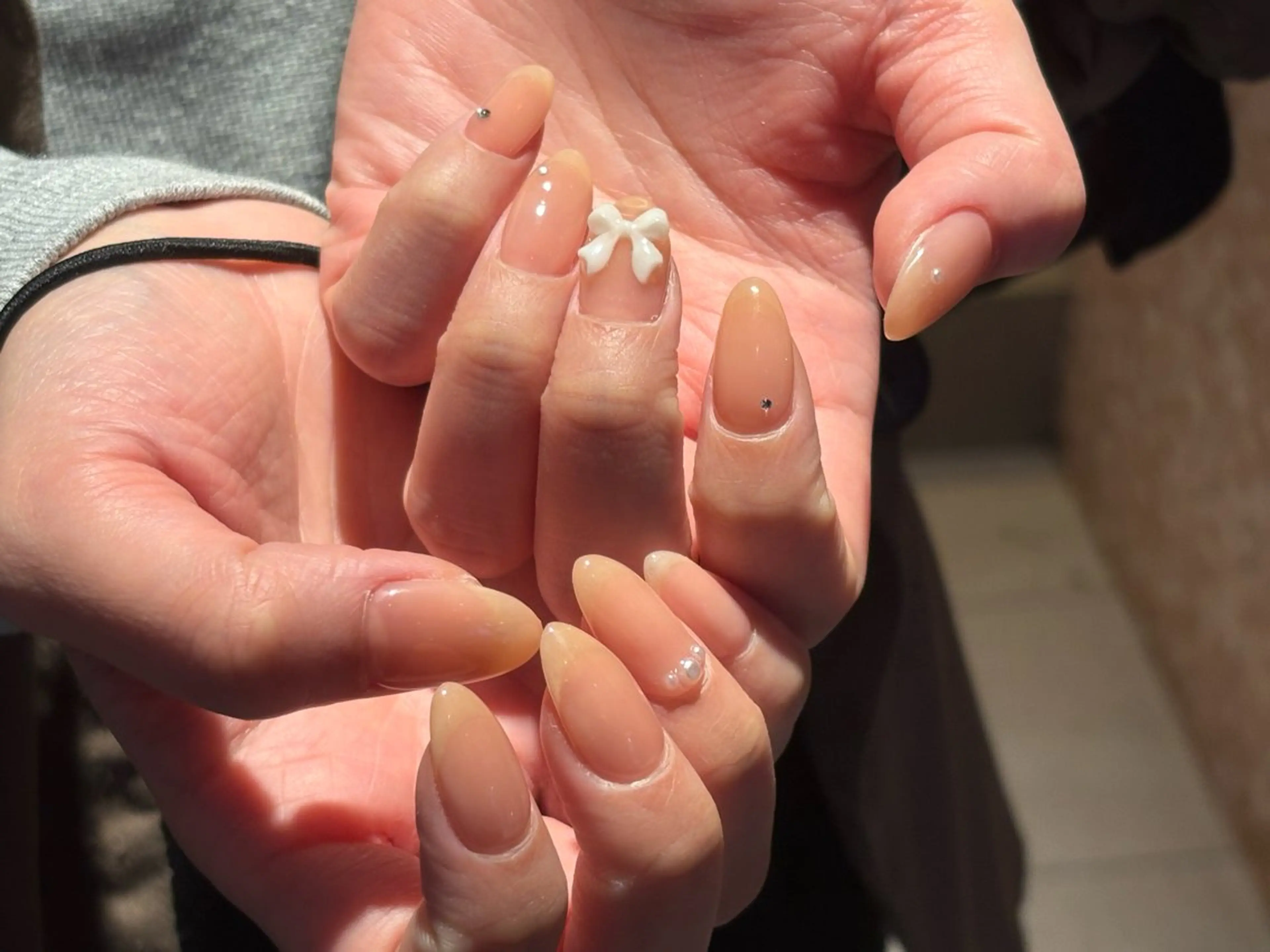 ネイル ストーンネイル ハンドネイル 祇園 彩寧のネイルデザイン