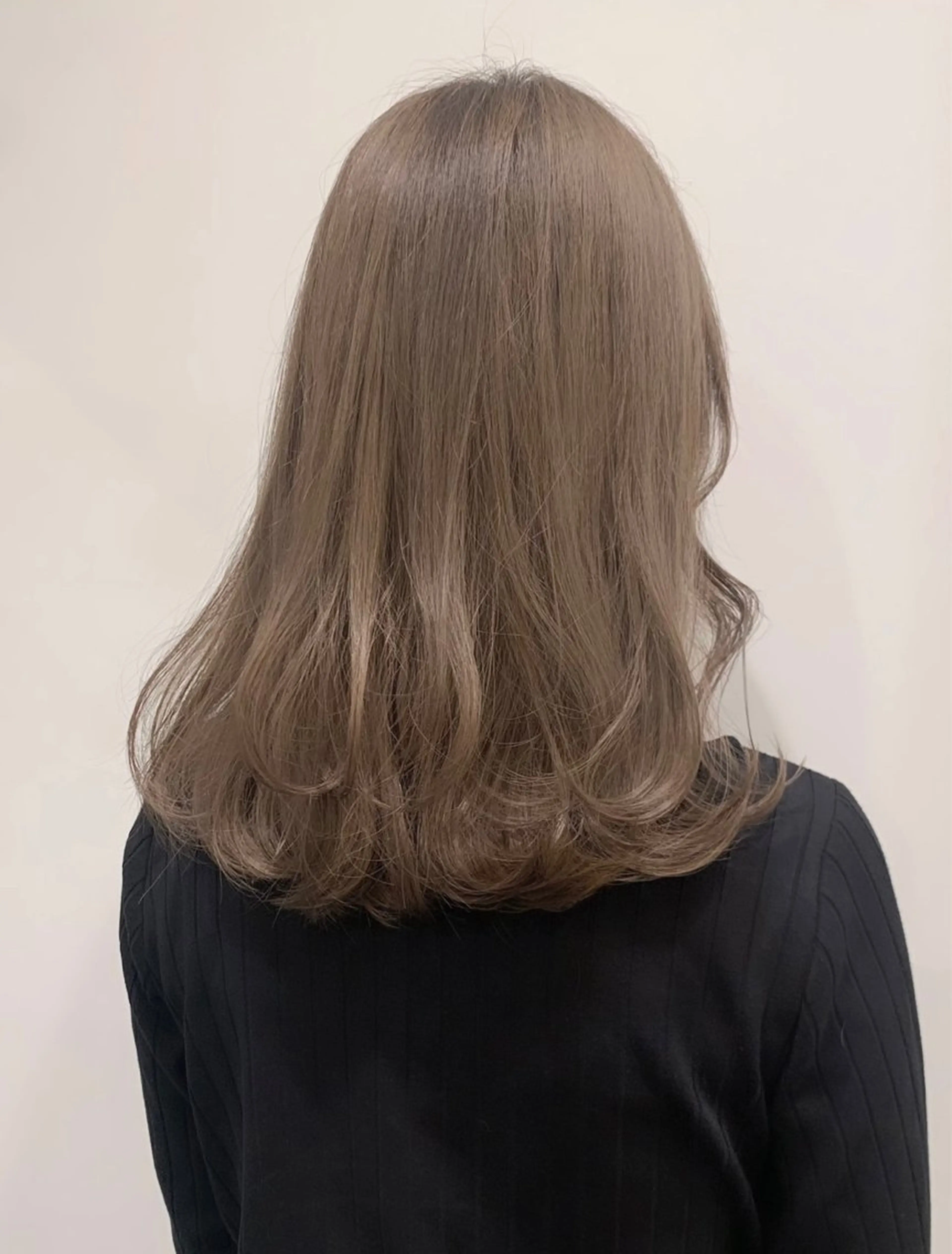 セミロング カラー ベージュカラー オリーブベージュ カット ヘアカラー 落合希 Olivebeigeのヘアスタイル