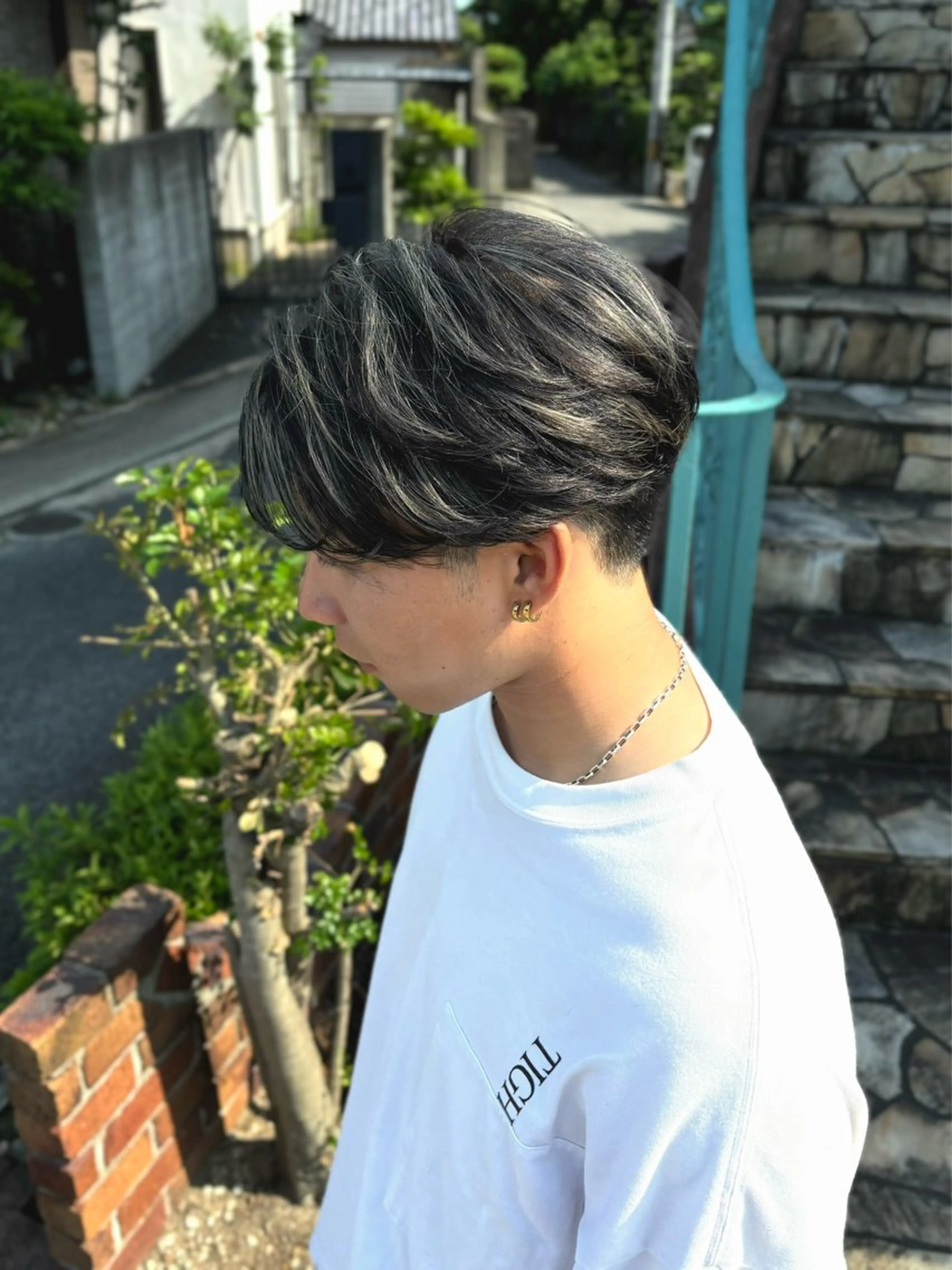 カラー メンズ センターパート メンズハイライト メンズメッシュ メンズパーマ ハイライトカラー カット ヘアカラー トリートメント 岡村 莉穂のヘアスタイル