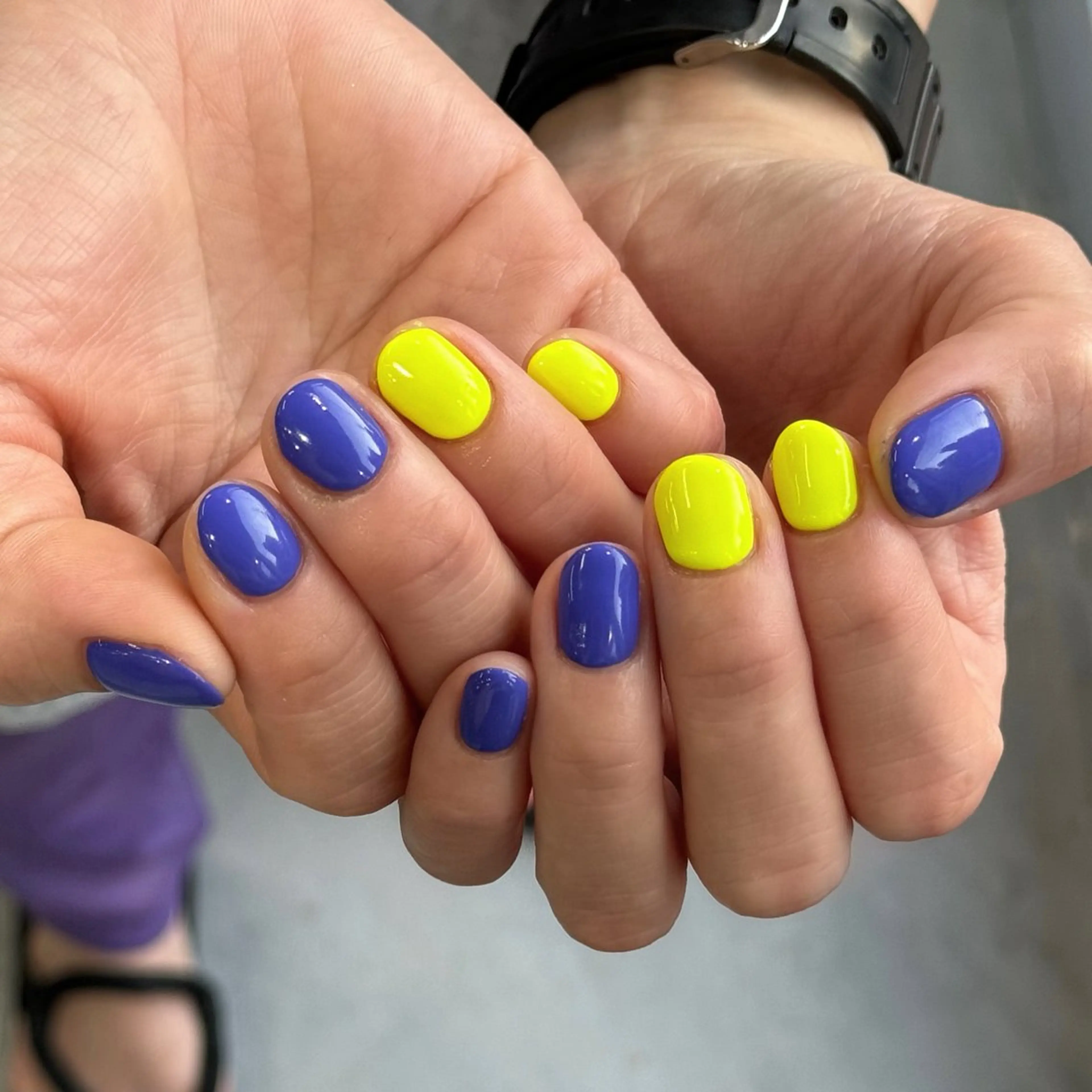 ネイル ブルー ワンカラーネイル シンプルネイル 黄色 ハンドネイル Momoka ネイリスト福岡/薬院のネイルデザイン