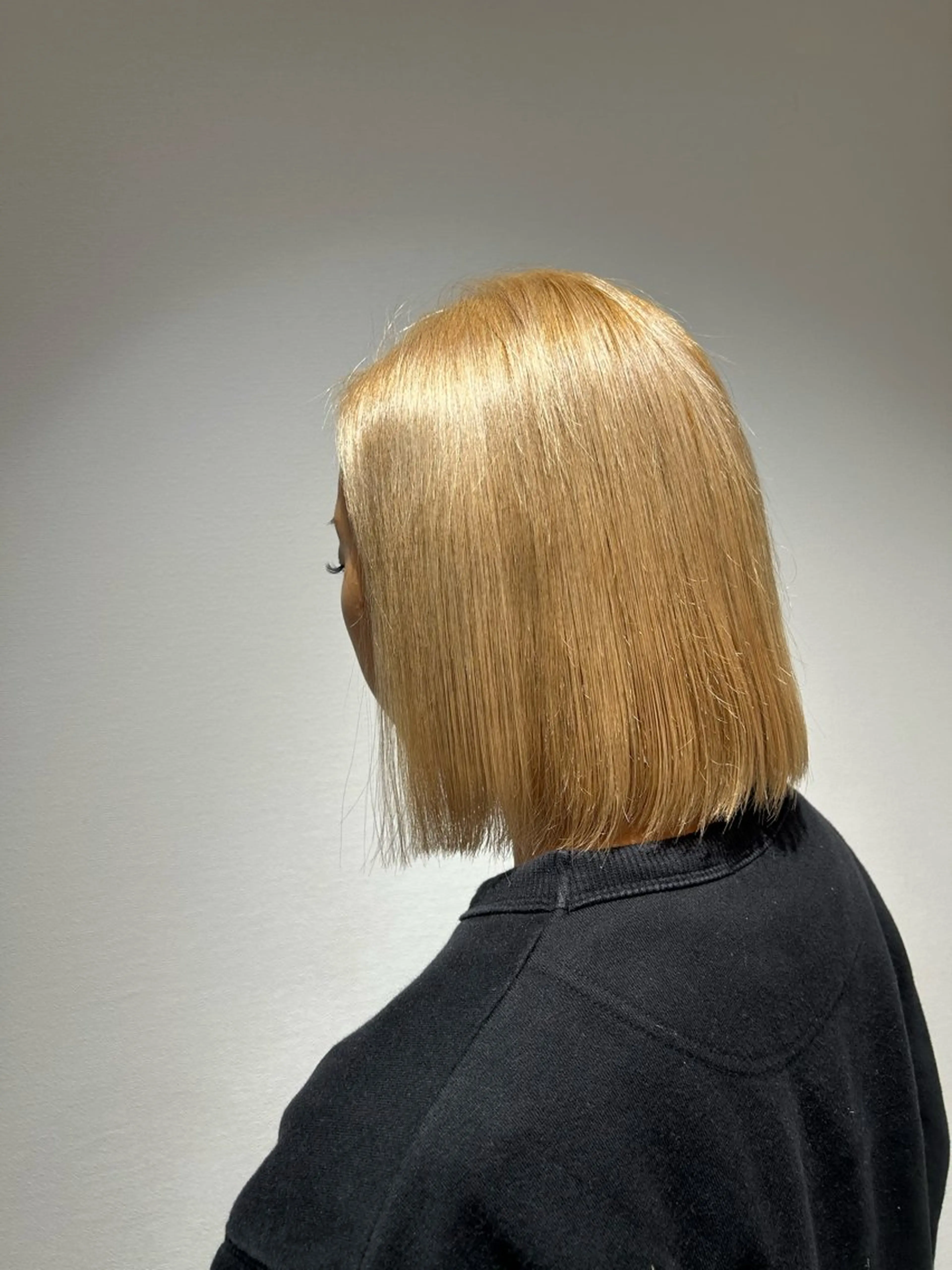 ミディアム カラー ヘアカラー ハイトーン× デザイン　Runoのヘアスタイル