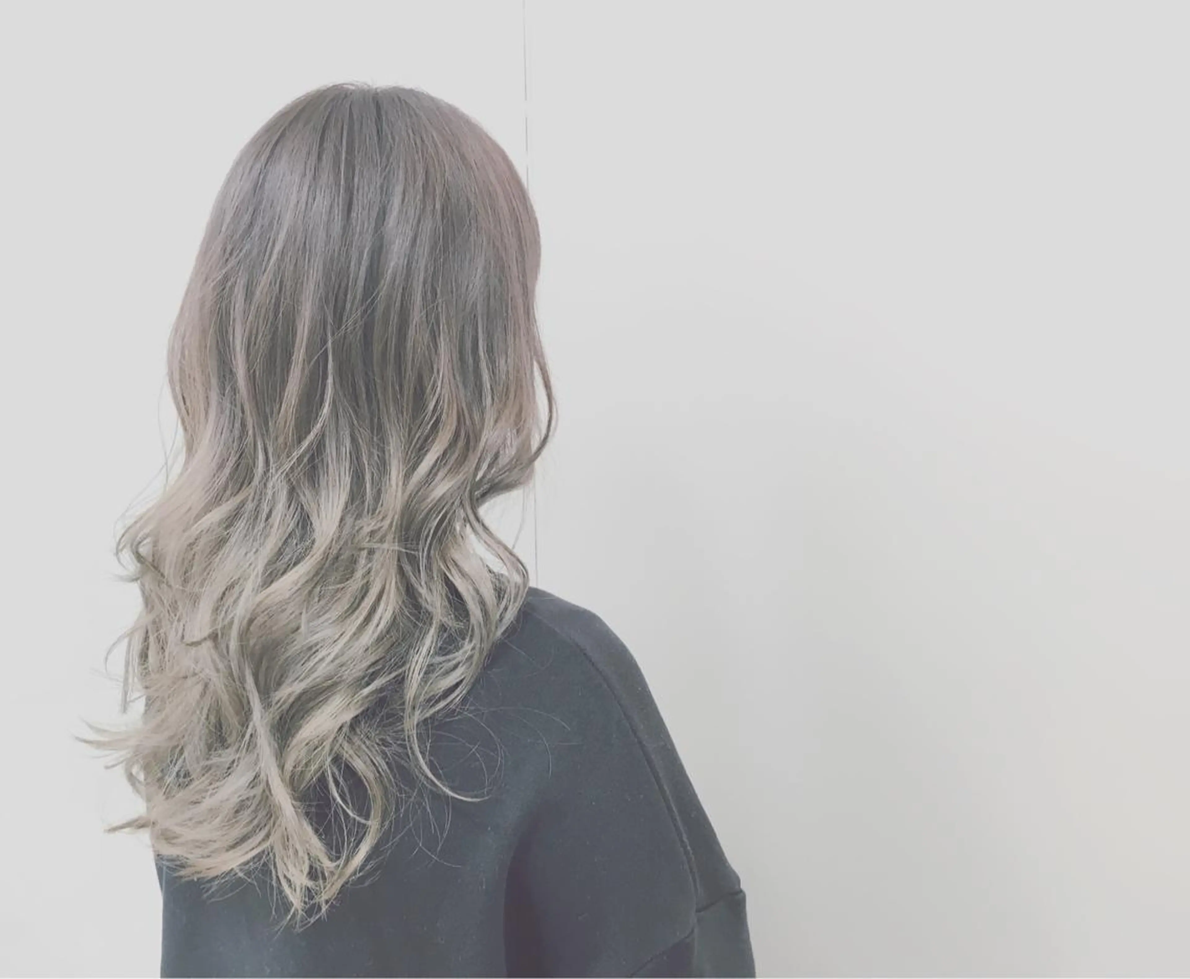 ロング カラー アディクシーカラー ブリーチ ダブルカラー グラデーションカラー ハイライトカラー てんま さやかのヘアスタイル