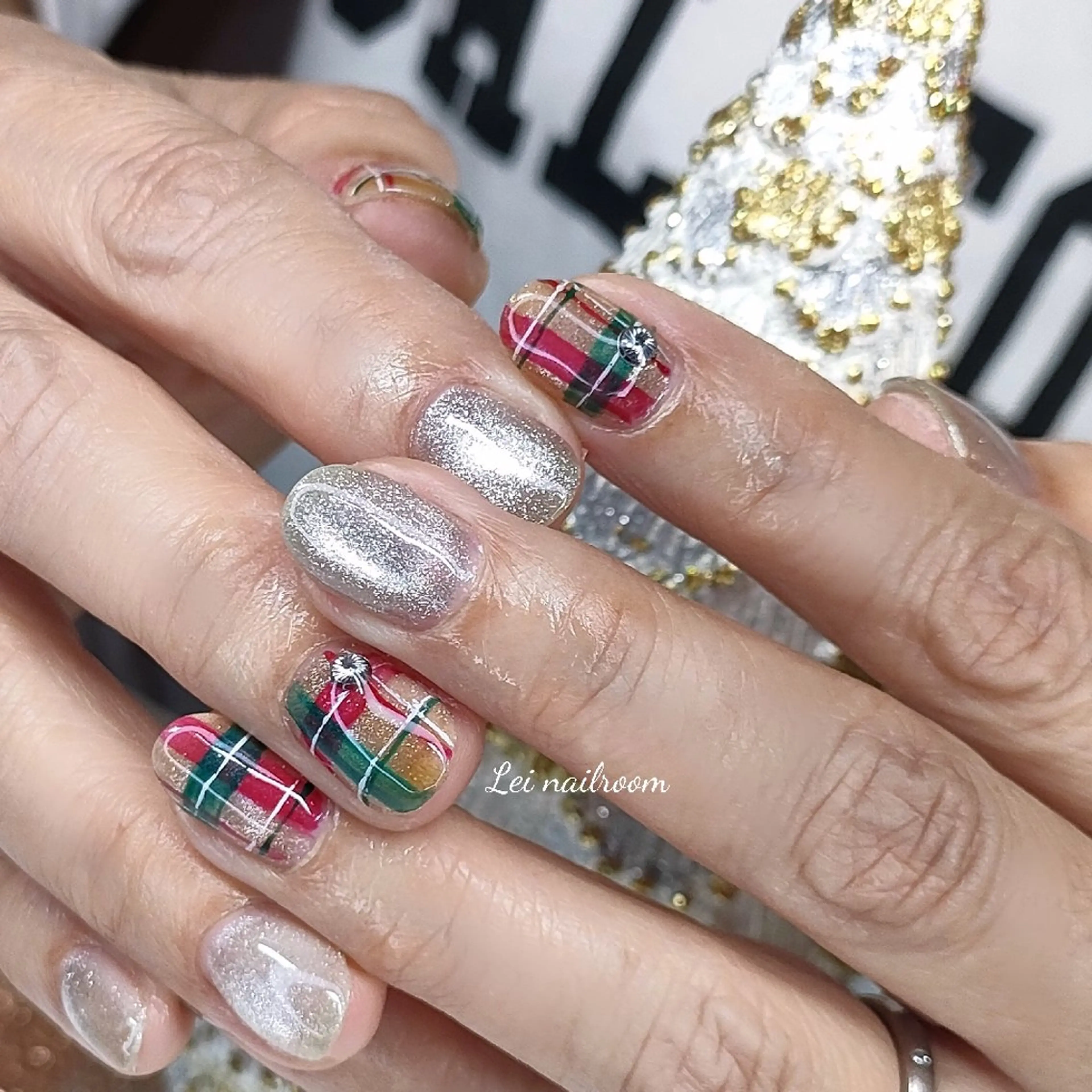 ネイル アートネイル マグネットネイル クリスマス lei🌼 nailroomのネイルデザイン