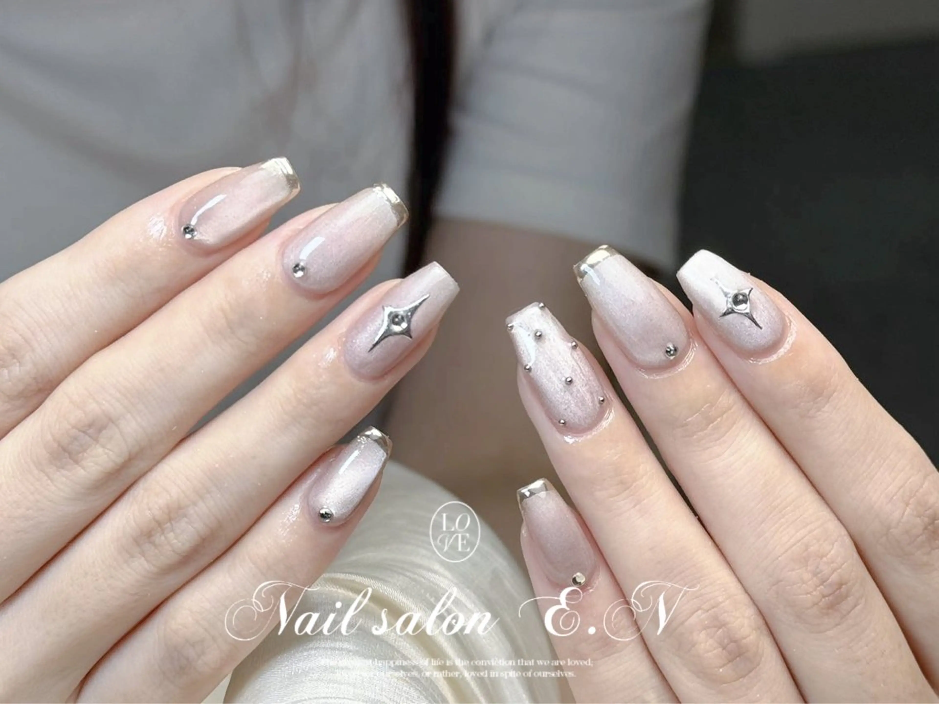 ネイル アートネイル オーロラネイル ガーリー キラキラネイル 韓国ネイル E.N🦋 長さ出し/持ち込みのネイルデザイン