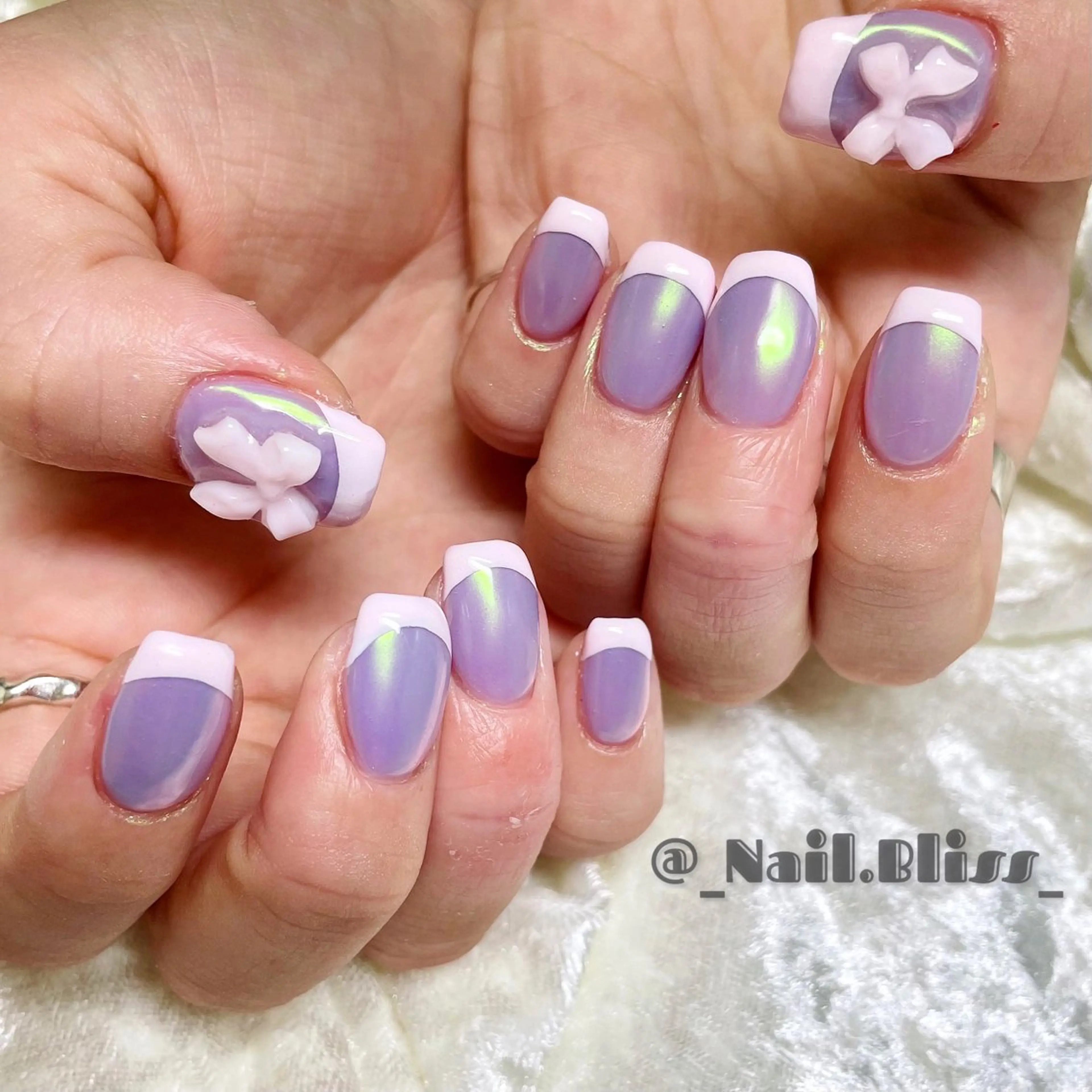 ネイル オーロラネイル フレンチネイル ハンドネイル NAIL BLISSのネイルデザイン