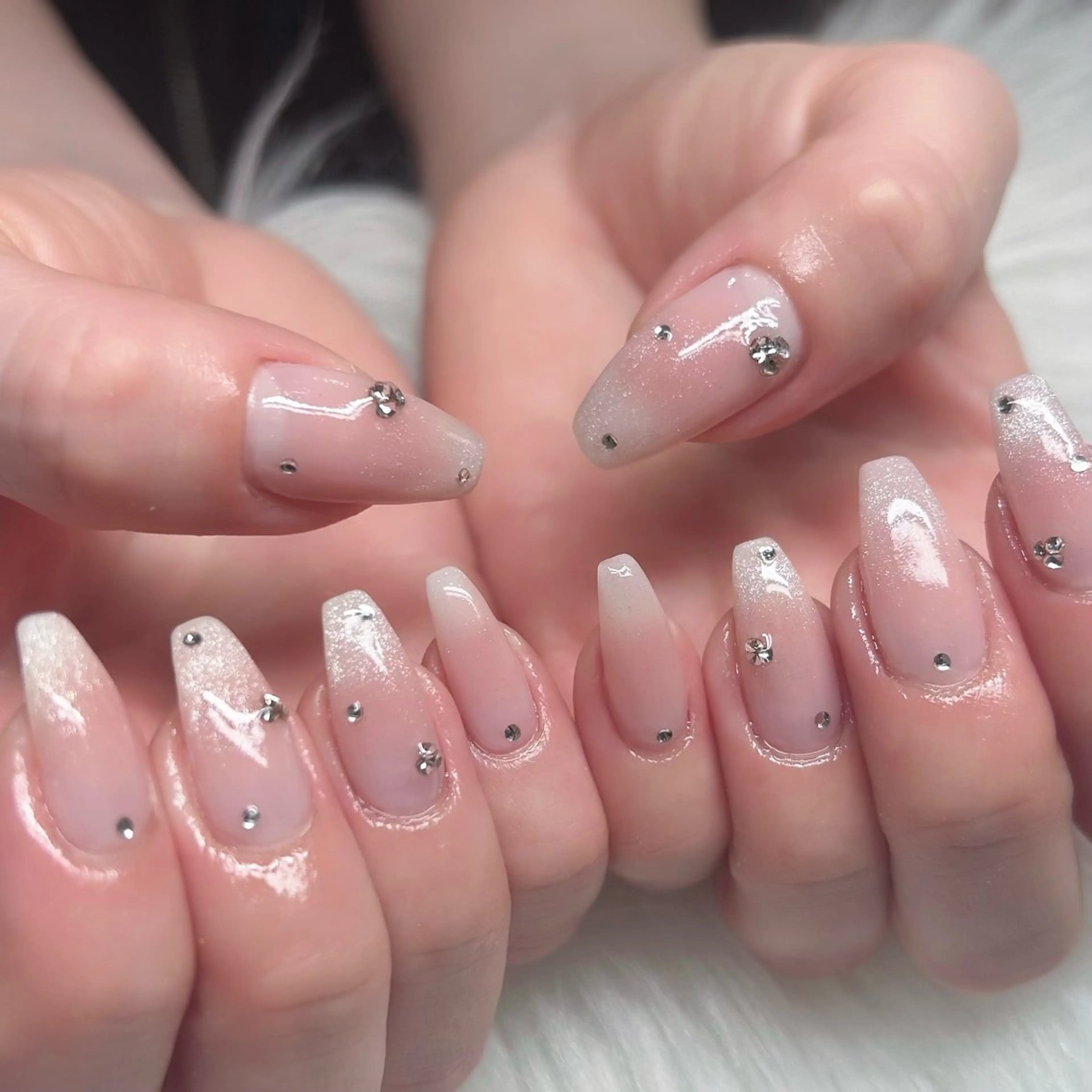 ネイル チークネイル ハンドネイル 🤍Earth笛吹 𝑴𝒂𝒏𝒂🤍のネイルデザイン