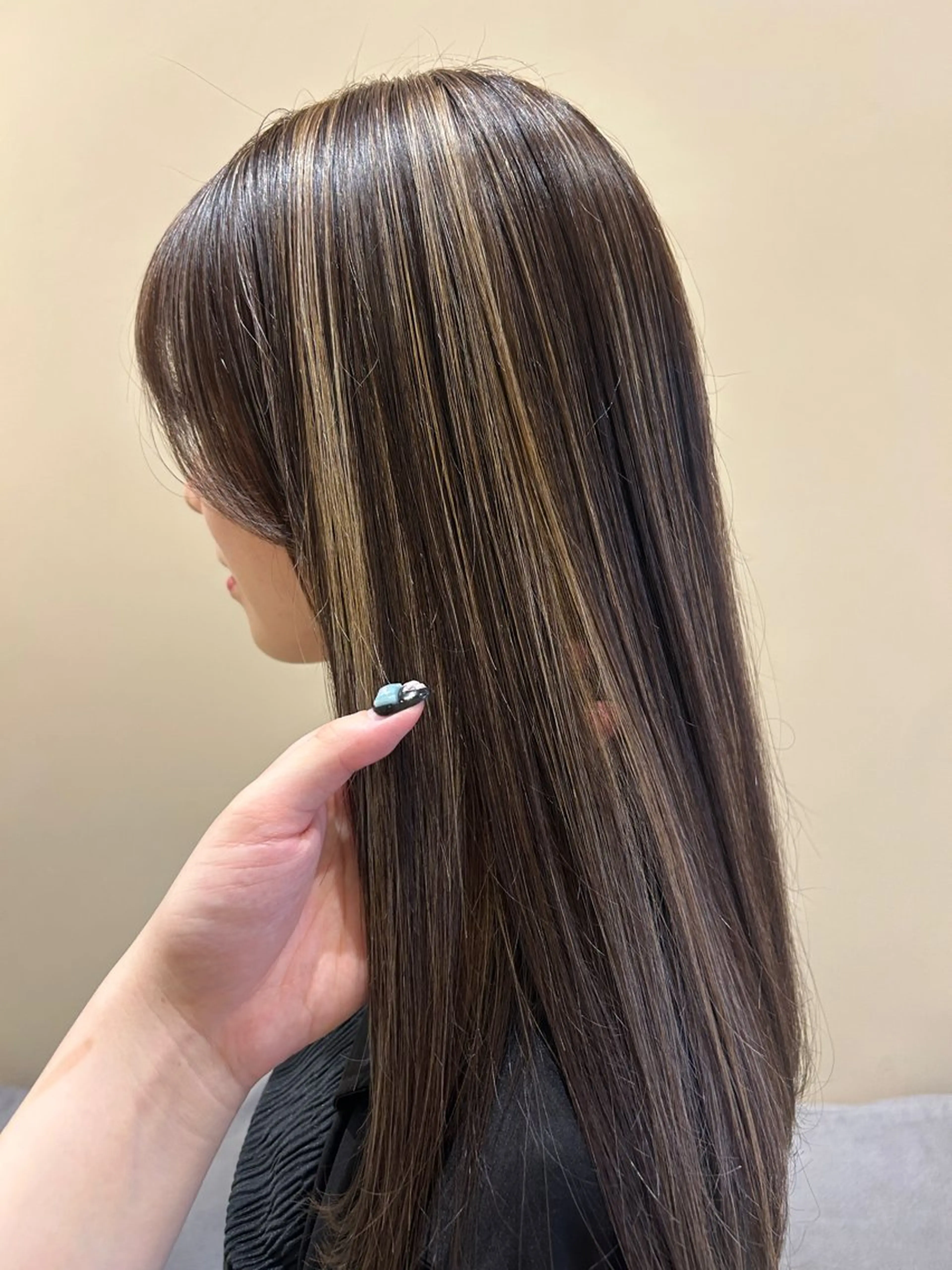 ロング カラー 小川結子 NEROのヘアスタイル