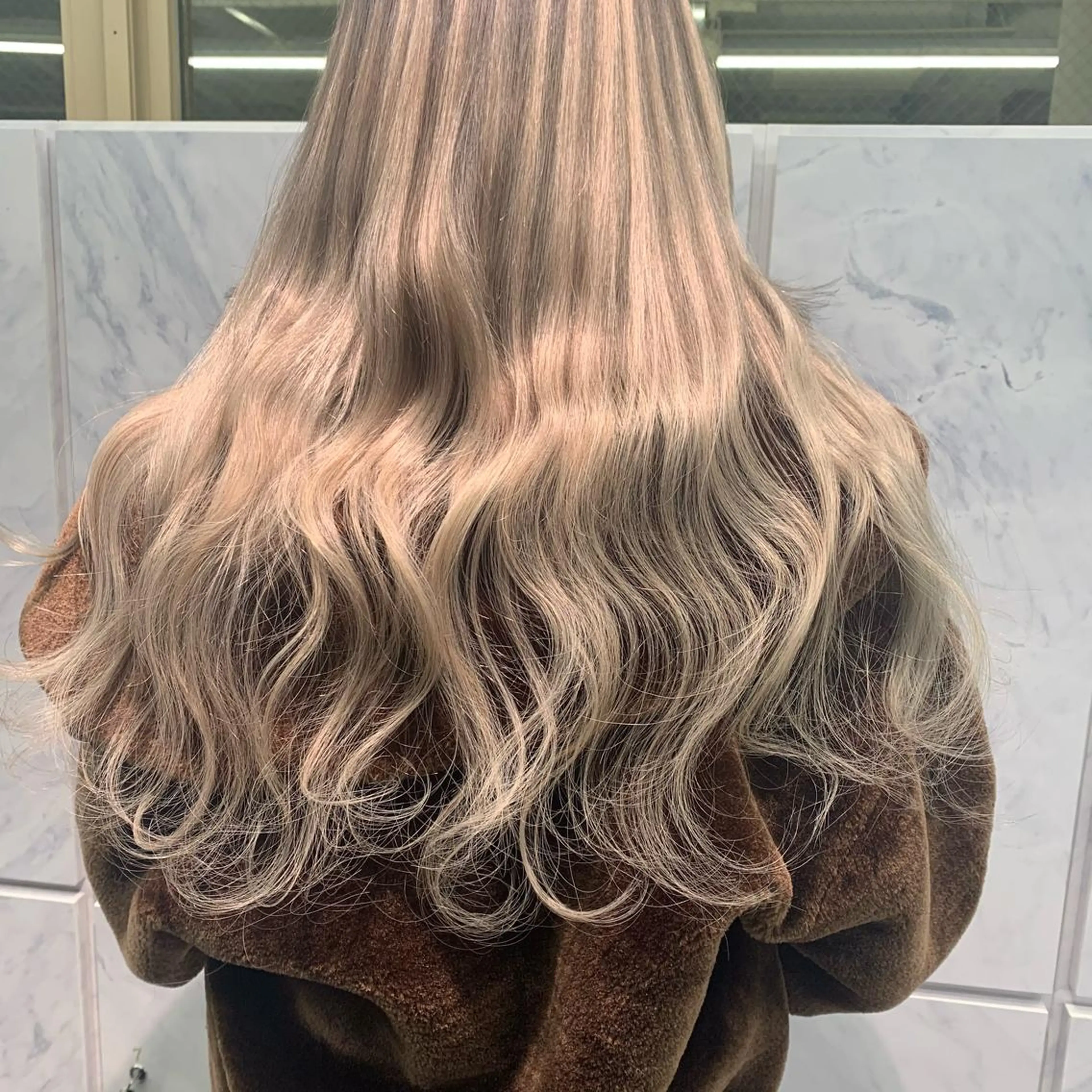 ロング カラー 韓国🤍ワンホンヘア みかん🇨🇳のヘアスタイル