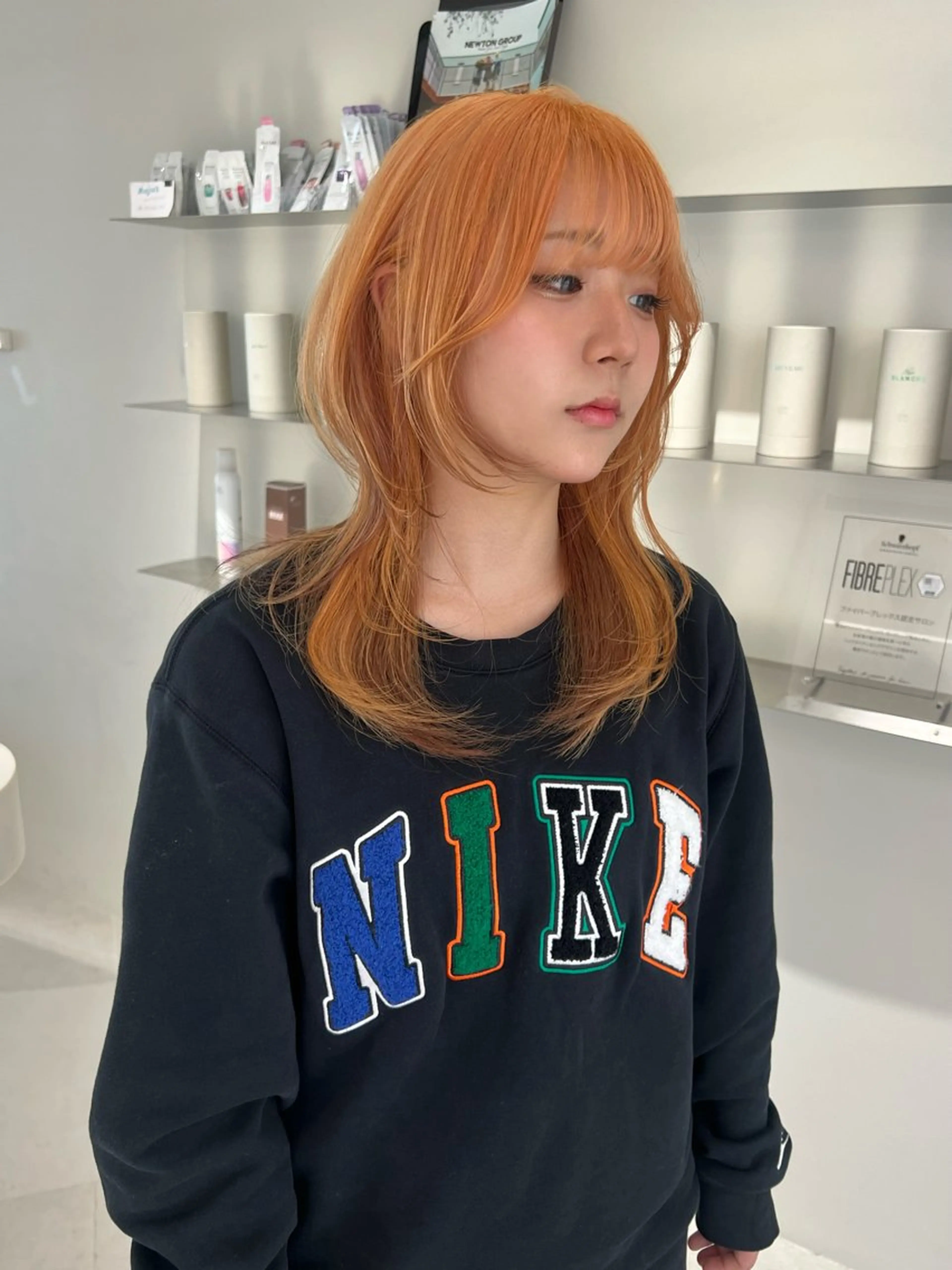 セミロング カラー ブリーチ オレンジ レイヤーカット RIN🪐 ウルフ／ハイトーンのヘアスタイル