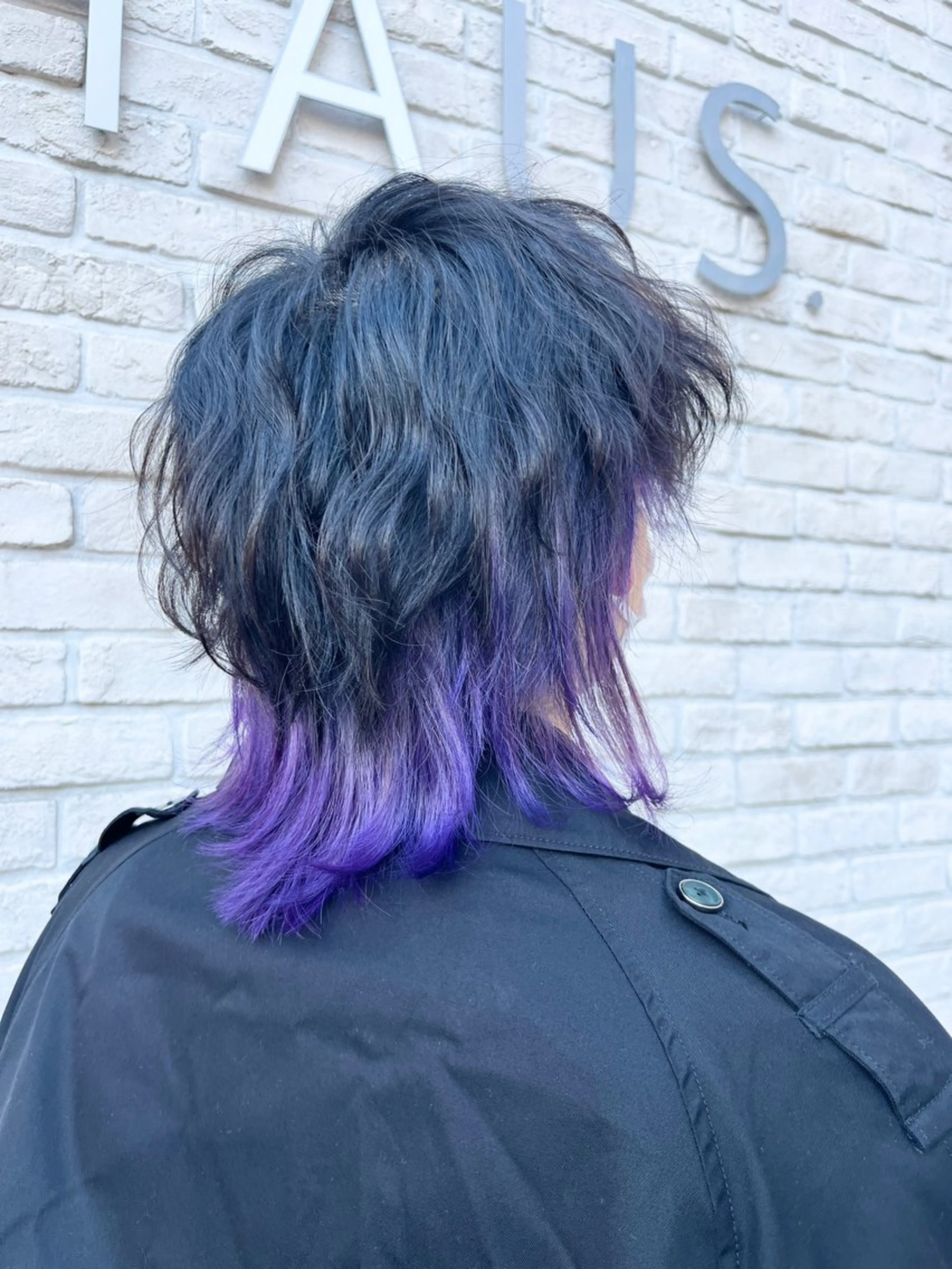 カラー メンズ メンズブリーチ メンズインナーカラー ブリーチ デザインカラー グラデーションカラー ヘアカラー ハイトーンカラー シールエクステのヘアスタイル