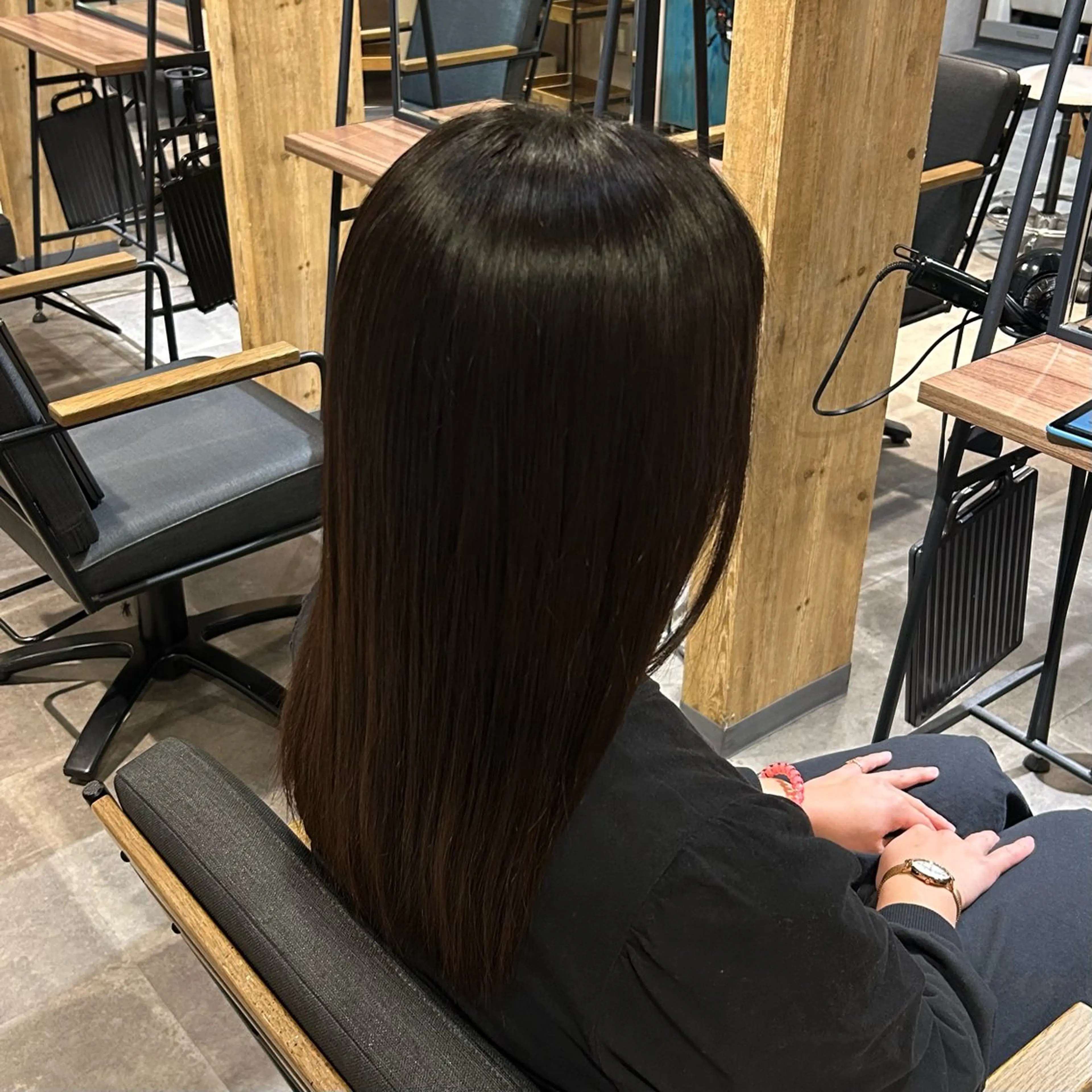 セミロング 縮毛矯正 伊藤 乃愛のヘアスタイル