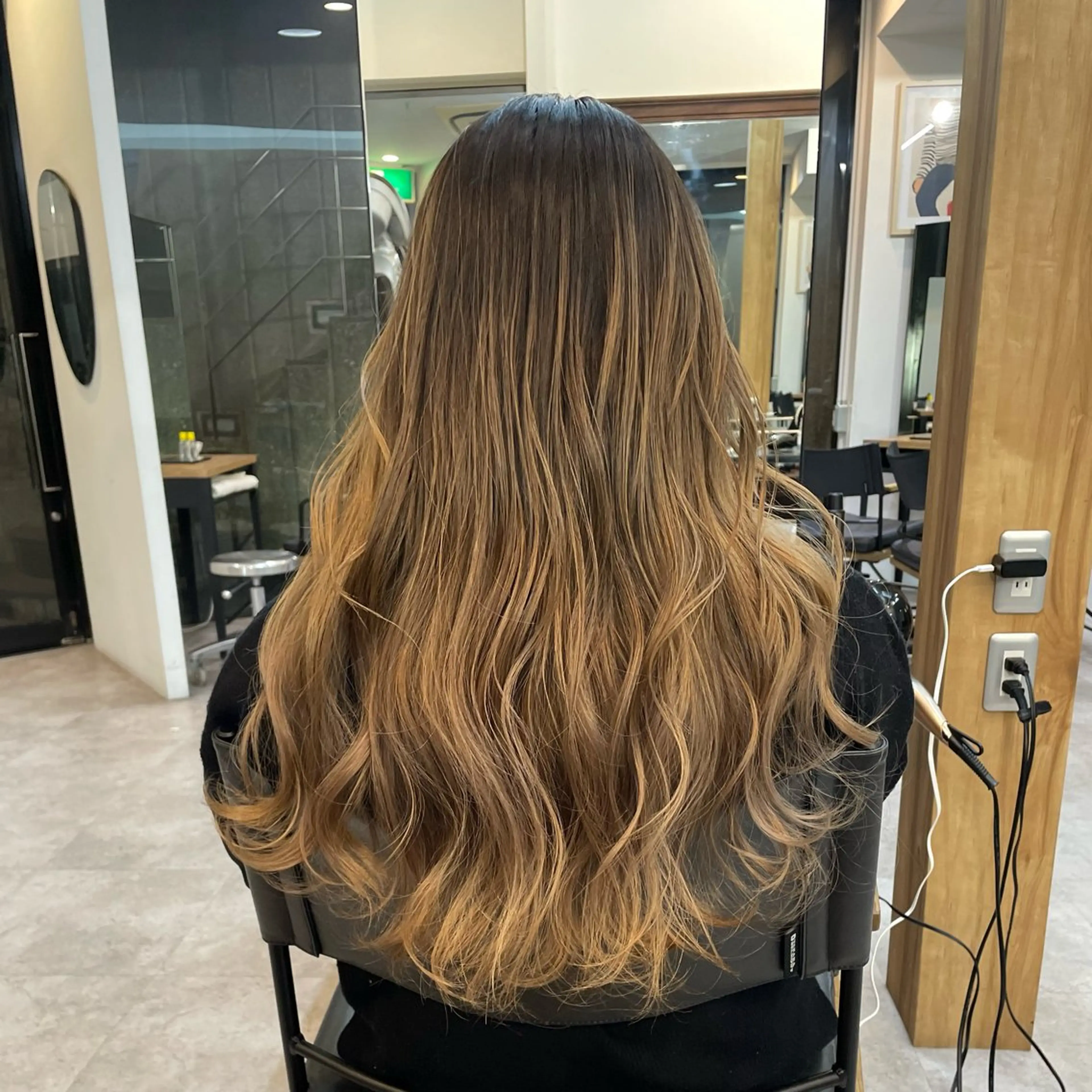 ロング レイヤーカット 海外ハイトーン 🇺🇸sakiのヘアスタイル