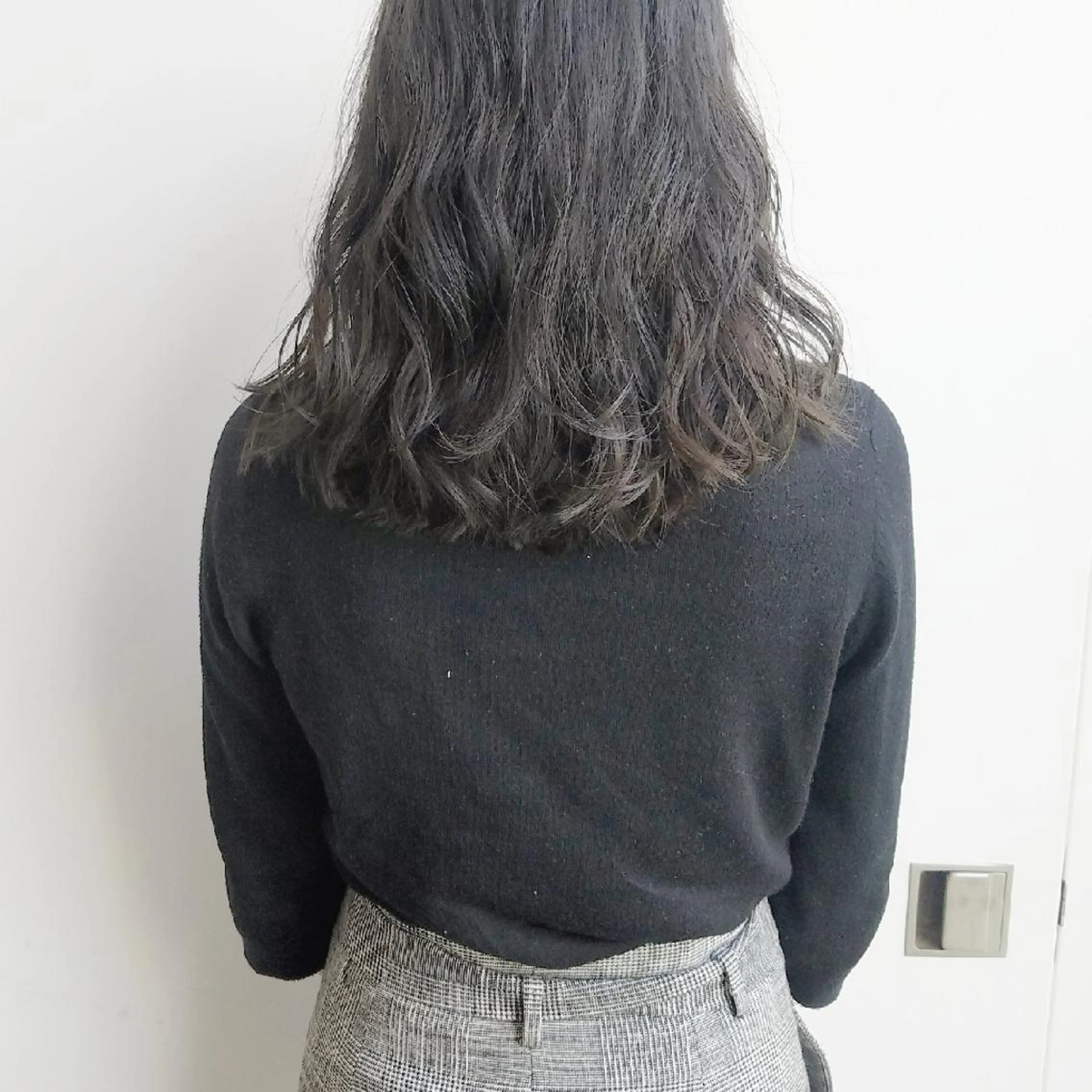 セミロング カラー ヘアアレンジ マツエク・マツパ グレージュ iplus まつげ、眉毛、耳つぼのマツエク・マツパデザイン
