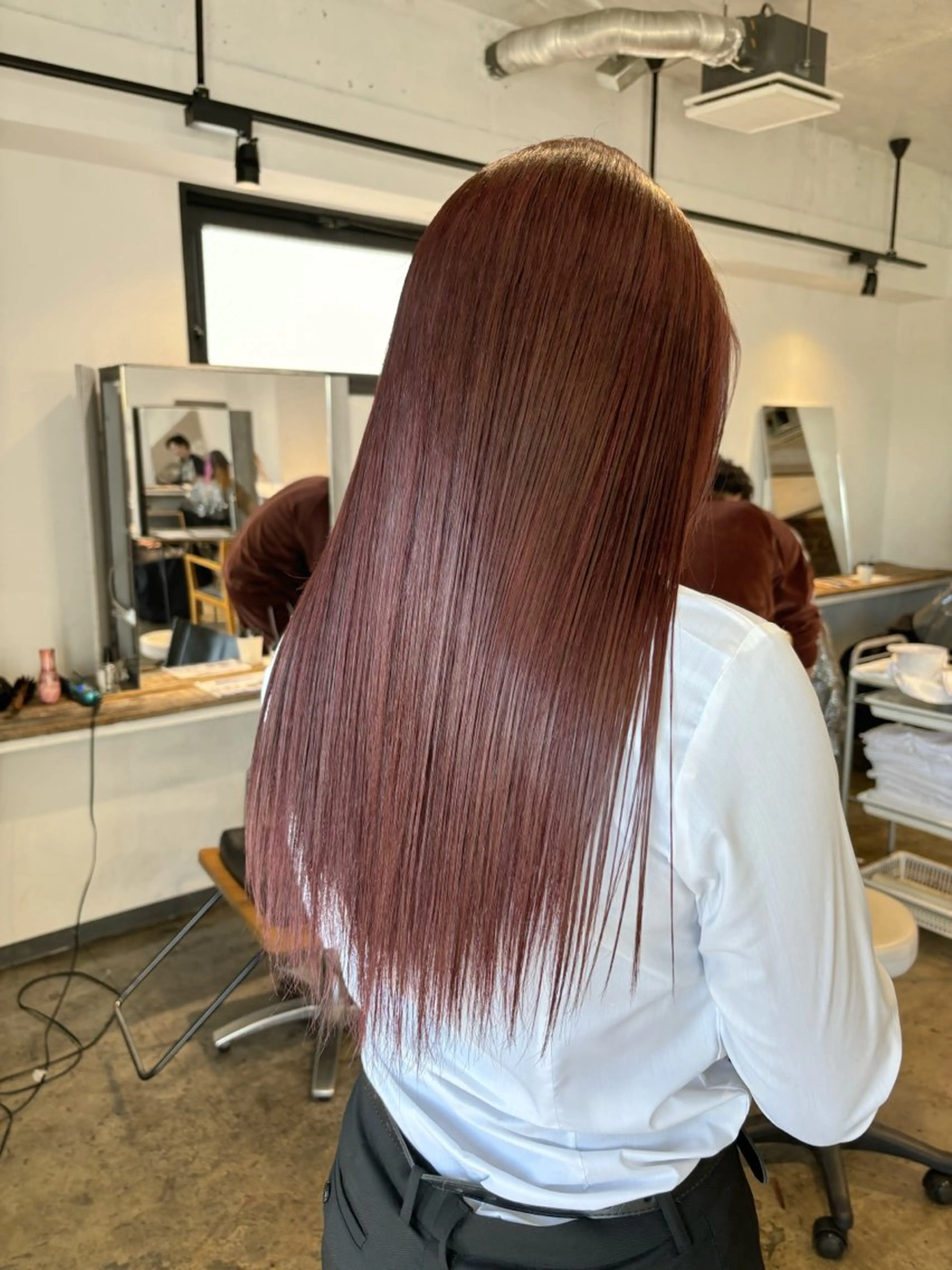 ロング カラー ブリーチ ボルドーカラー ブラウンカラー ブリーチなしカラー レッドカラー 暖色カラー🍒 ケアブリーチ/akiのヘアスタイル