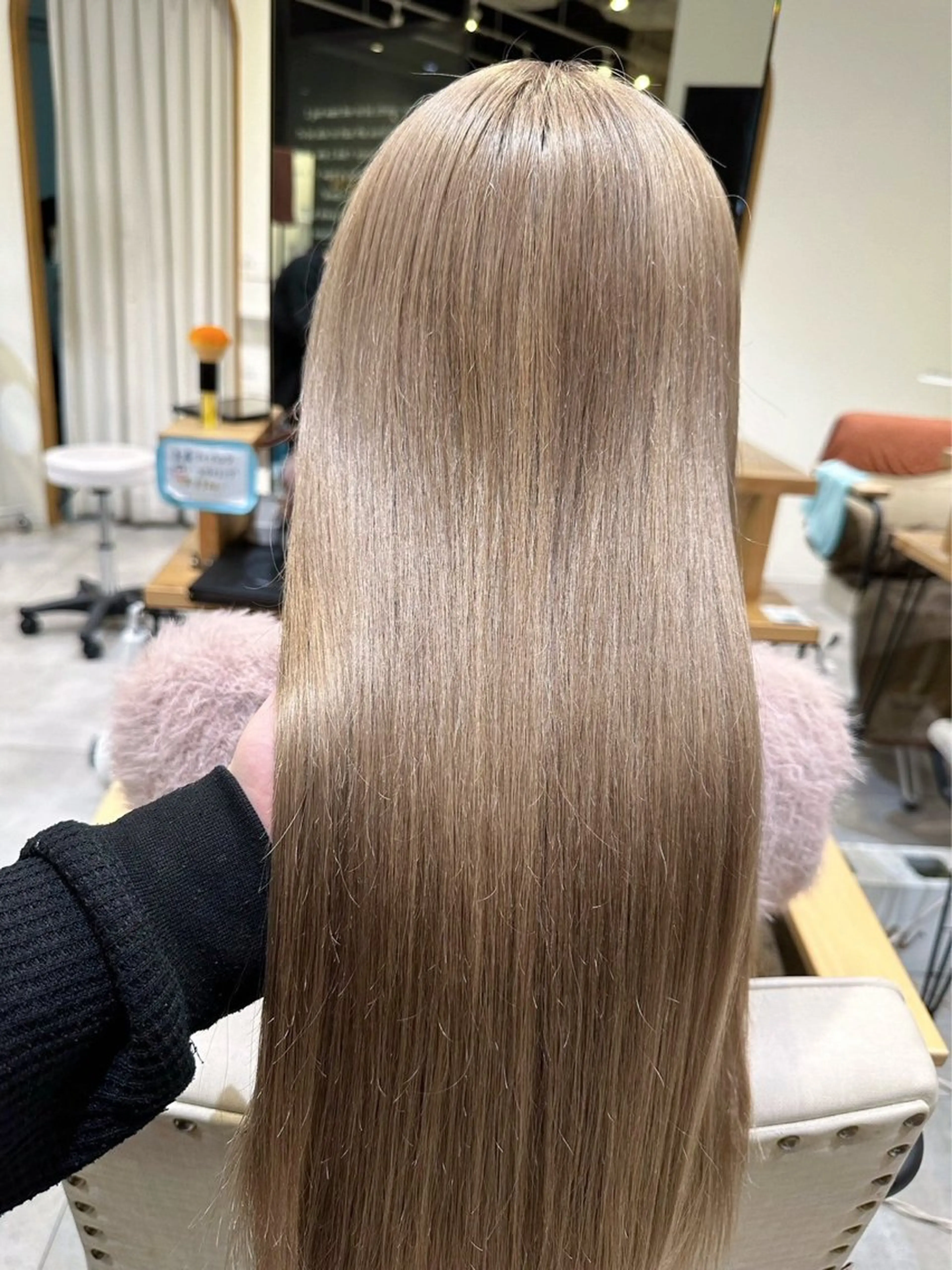 カラー 肌に馴染むハイトーン /ミルクティーカラーのヘアスタイル