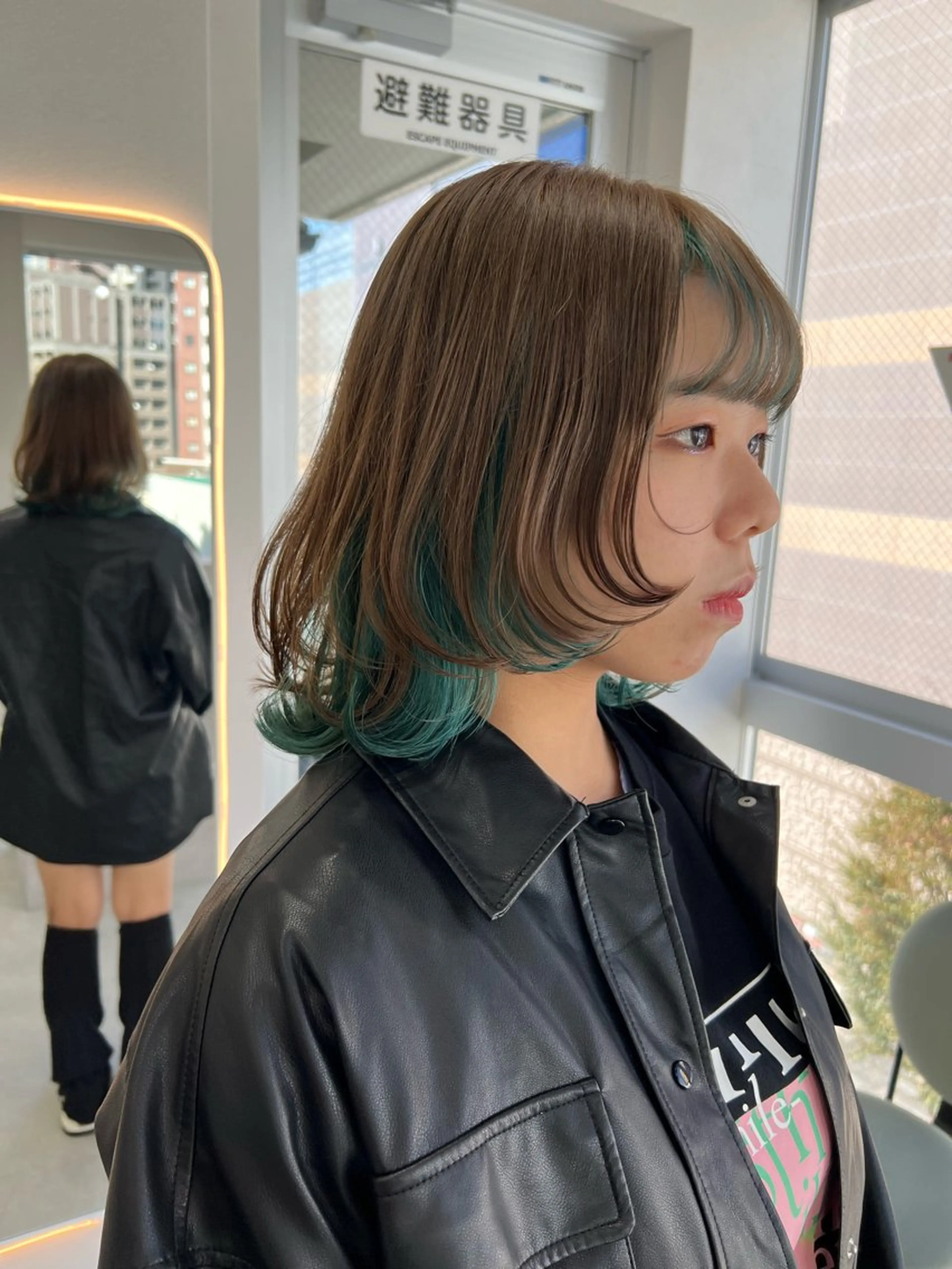 ミディアム maya レイヤーカットのヘアスタイル