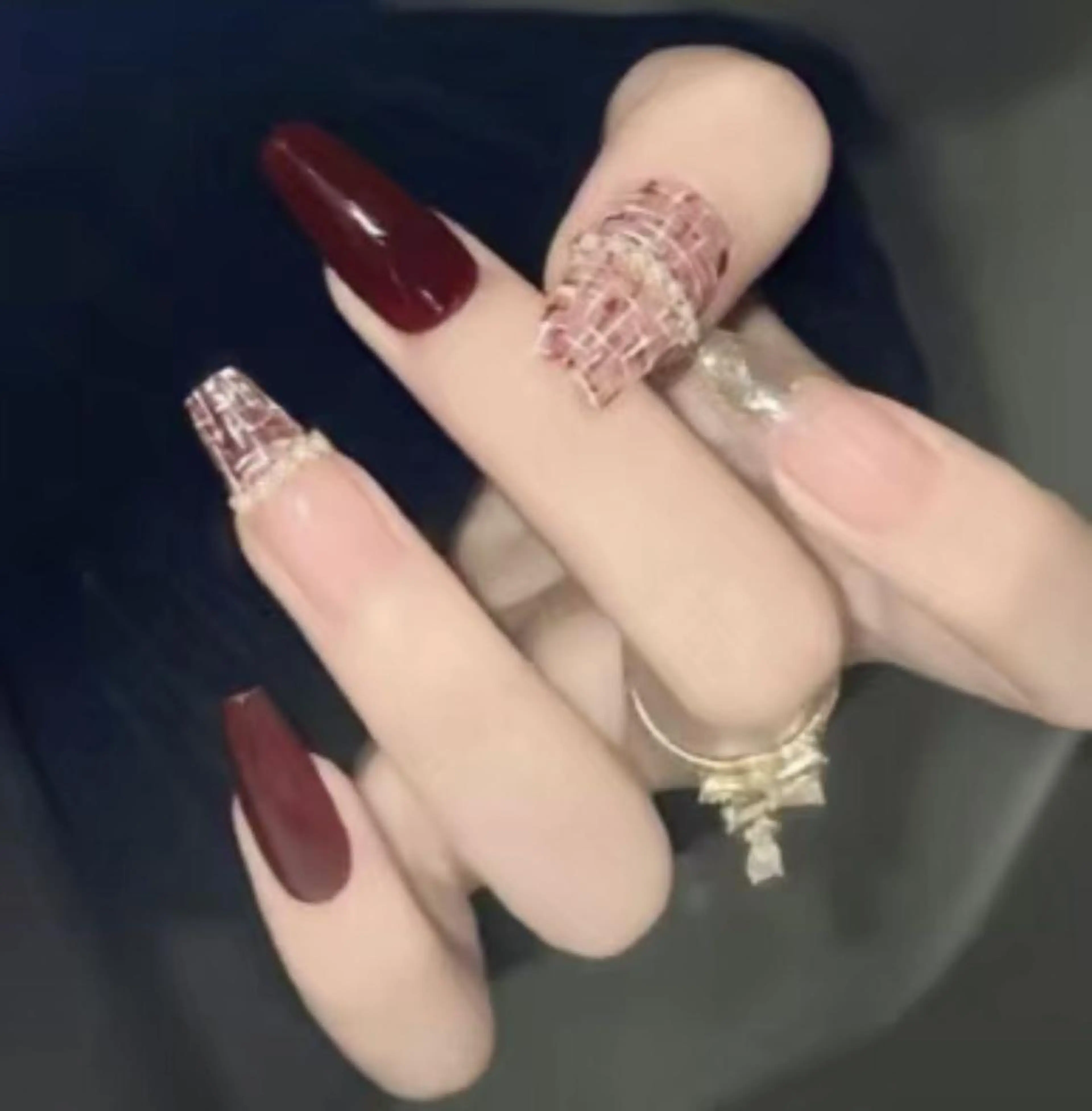 ネイル 長さ出し ネイルチップ Queens 榊 まおのネイルデザイン