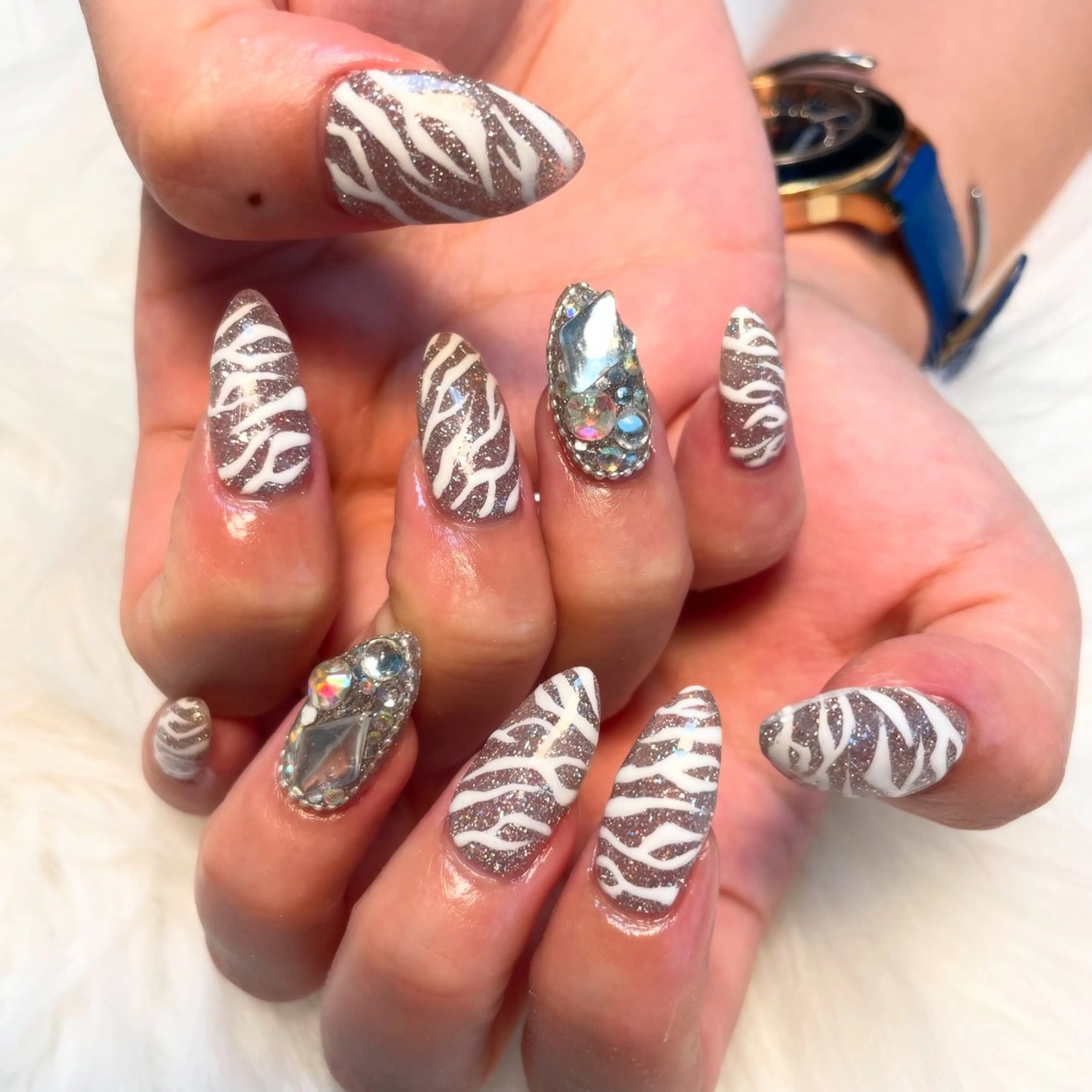 ネイル ハンドネイル ゴテゴテ💙ワンホン リオナのネイルデザイン