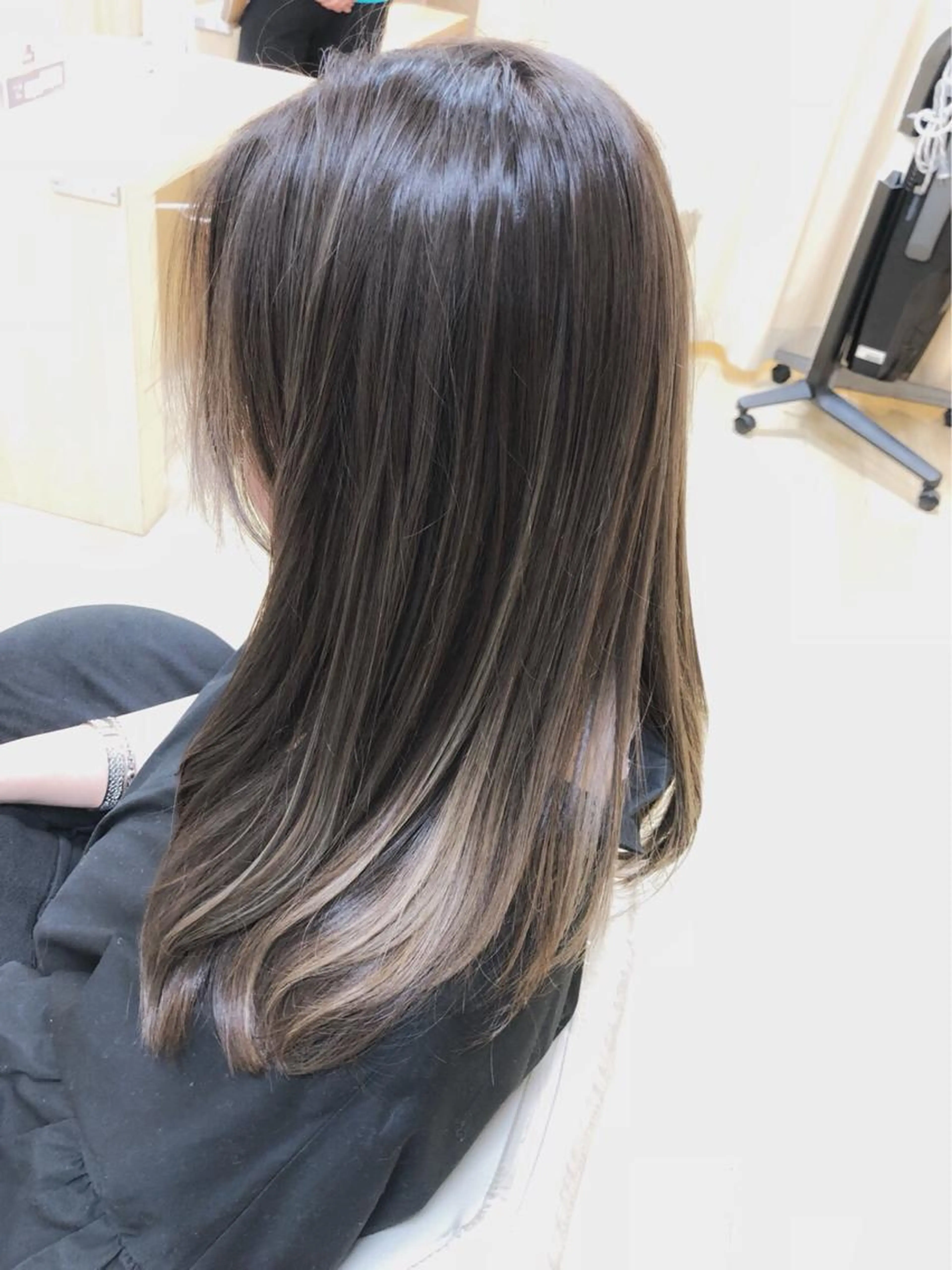 ☘️デザインカット&艶ヘアカラー&アリミノ保湿トリートメント☘️の写真