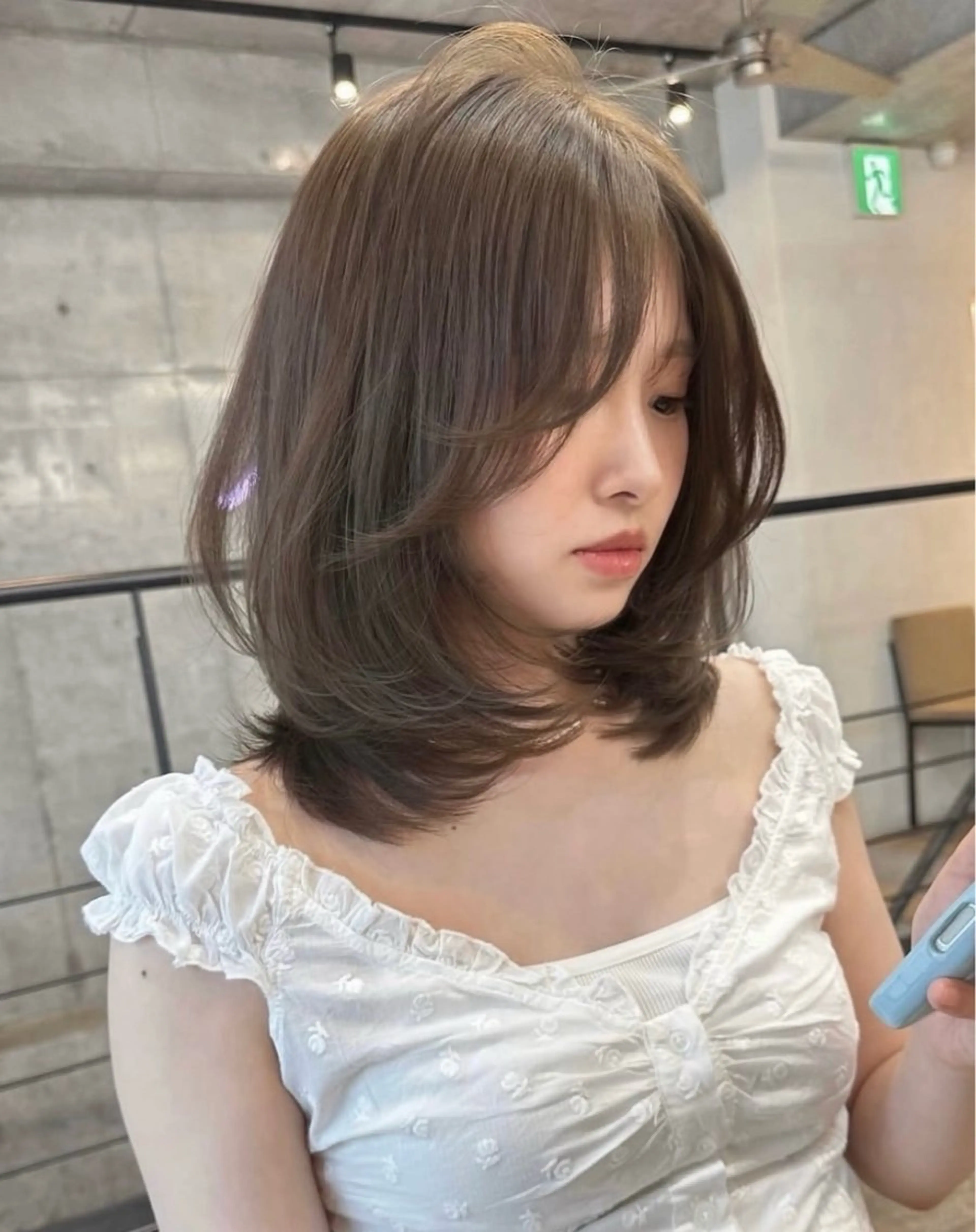 ミディアム レイヤーカット Ways TOKYOのヘアスタイル