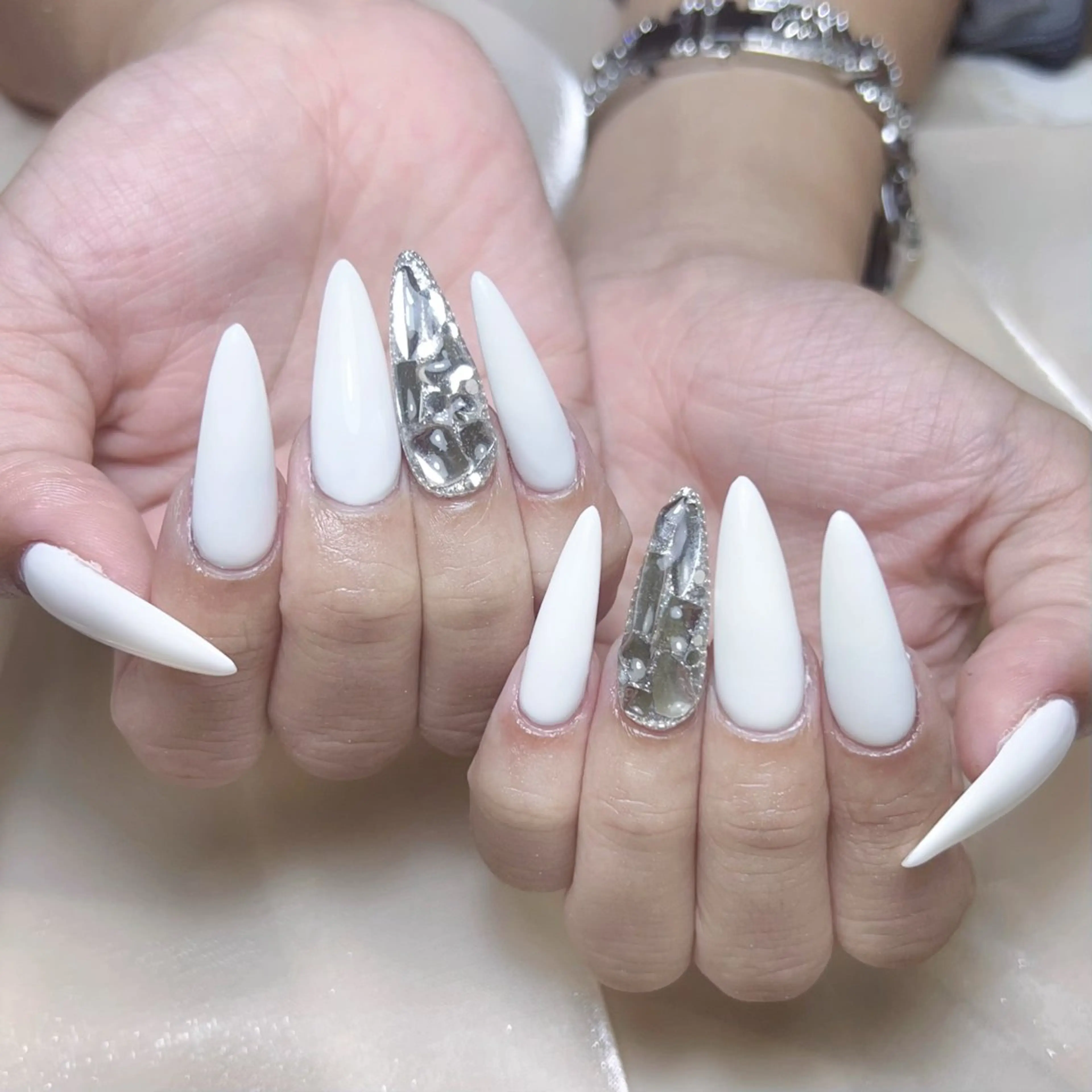 メンズ ネイル メンズ韓国風 アートネイル オーロラネイル ガーリー キラキラネイル Nail salon 木にいるのネイルデザイン