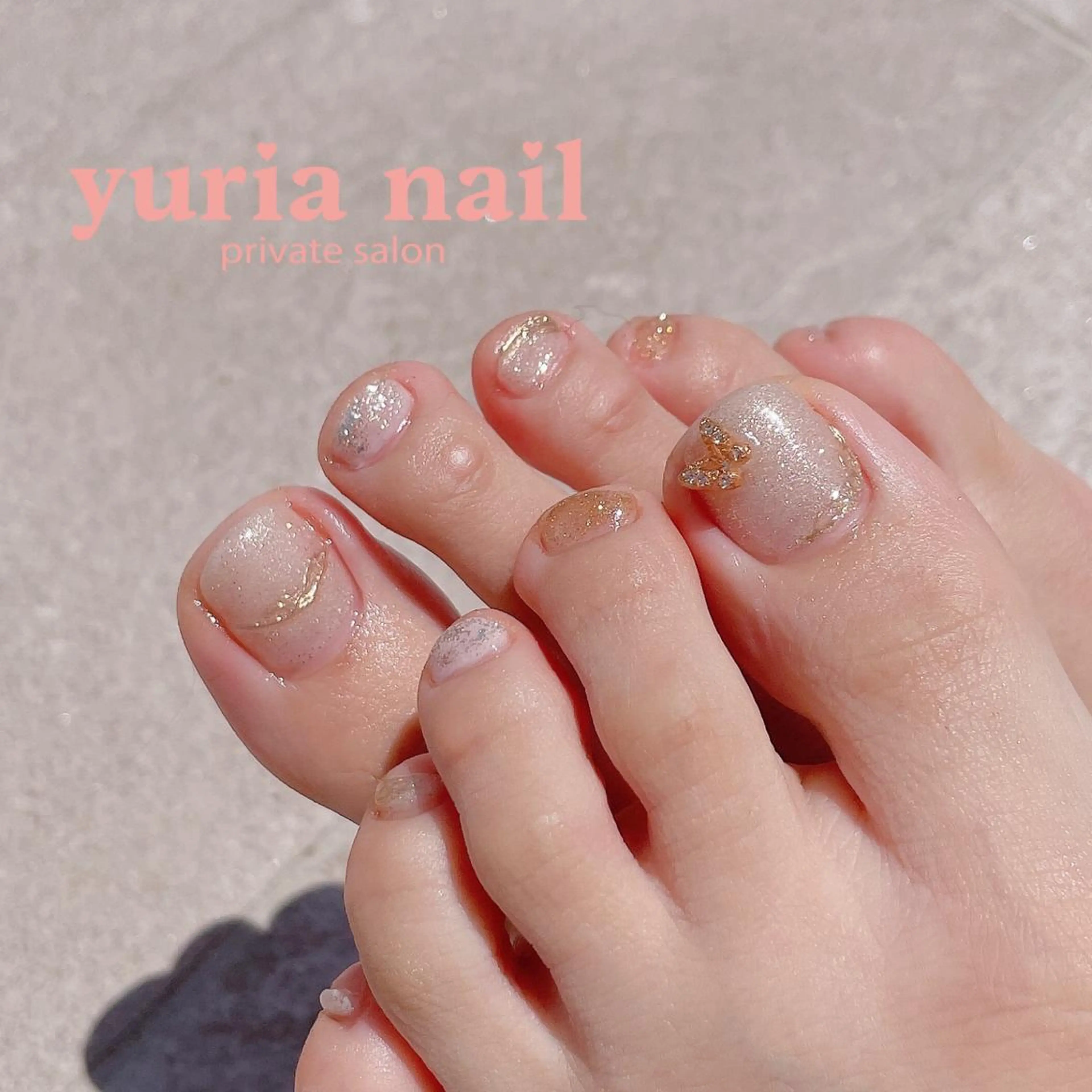 ネイル フットネイル ジェルネイル キラキラネイル ニュアンスネイル ホワイト 小林 ゆりあのネイルデザイン