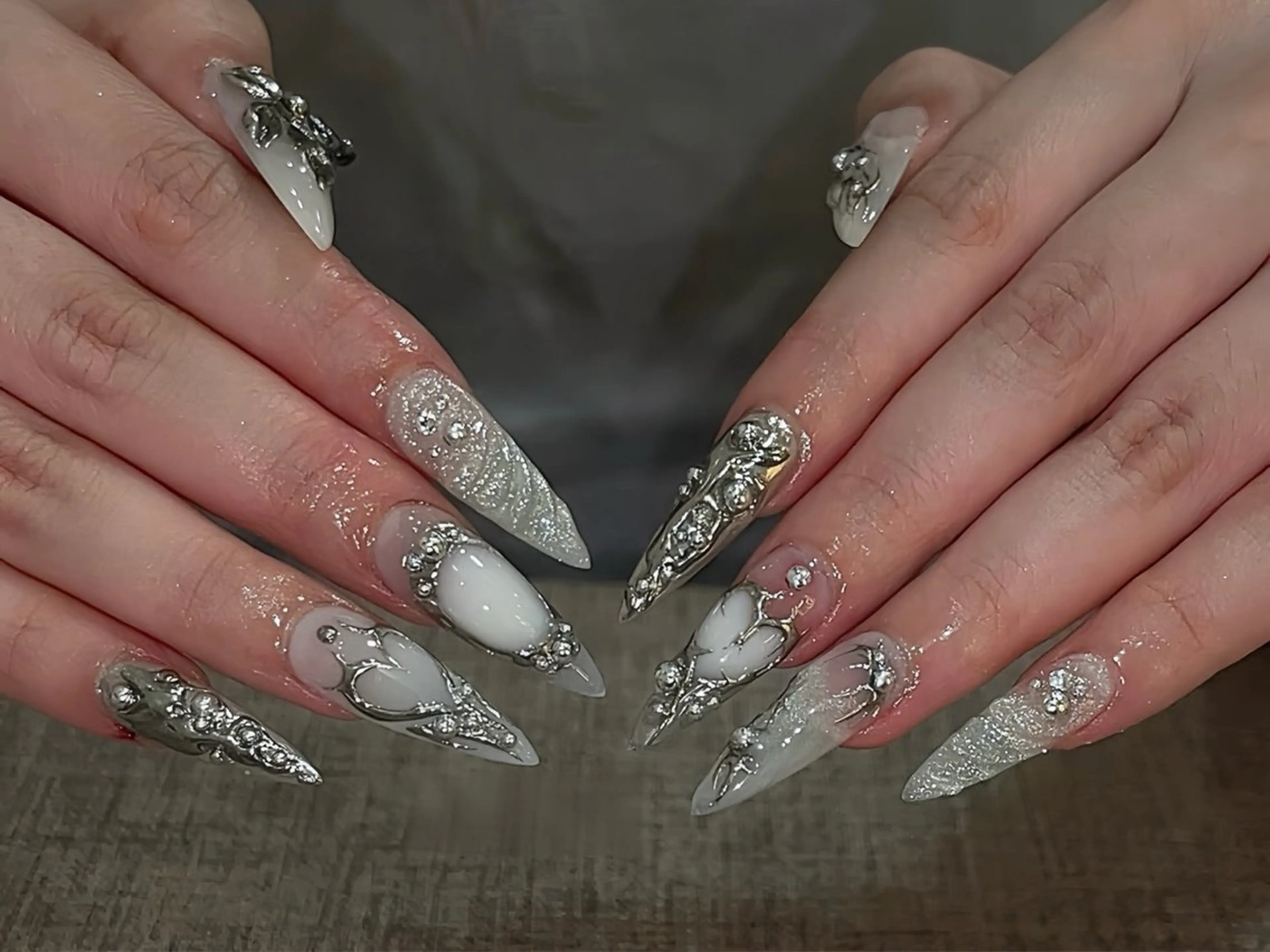 ネイル オーロラネイル チークネイル 桜ネイル クリアネイル ドット ハンドネイル Rin Nail 新大久保店のネイルデザイン