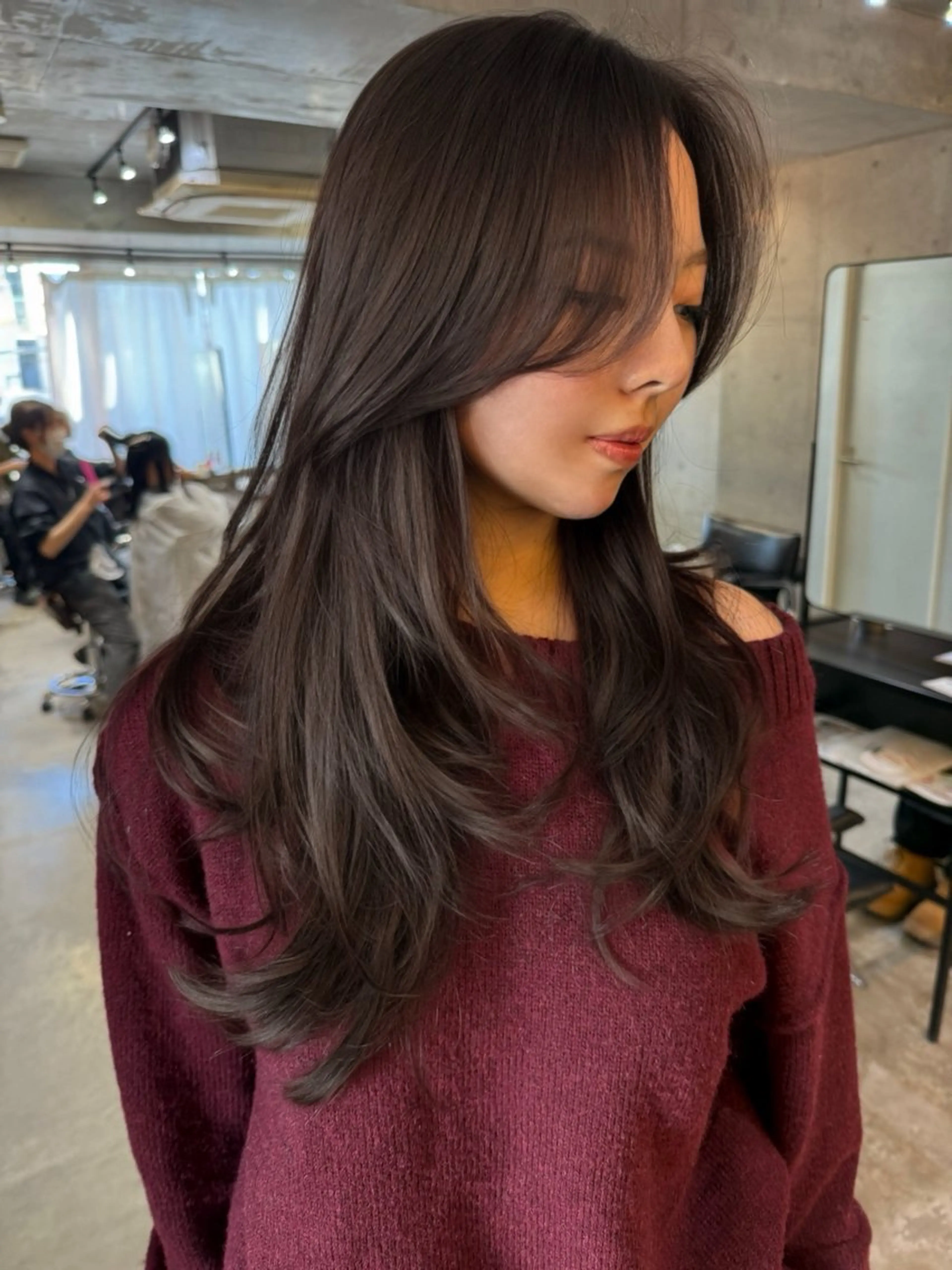 ロング かきあげバング レイヤーカット ロング カット ヘアカラー レイヤーカット\ウル フ　chinatsuのヘアスタイル