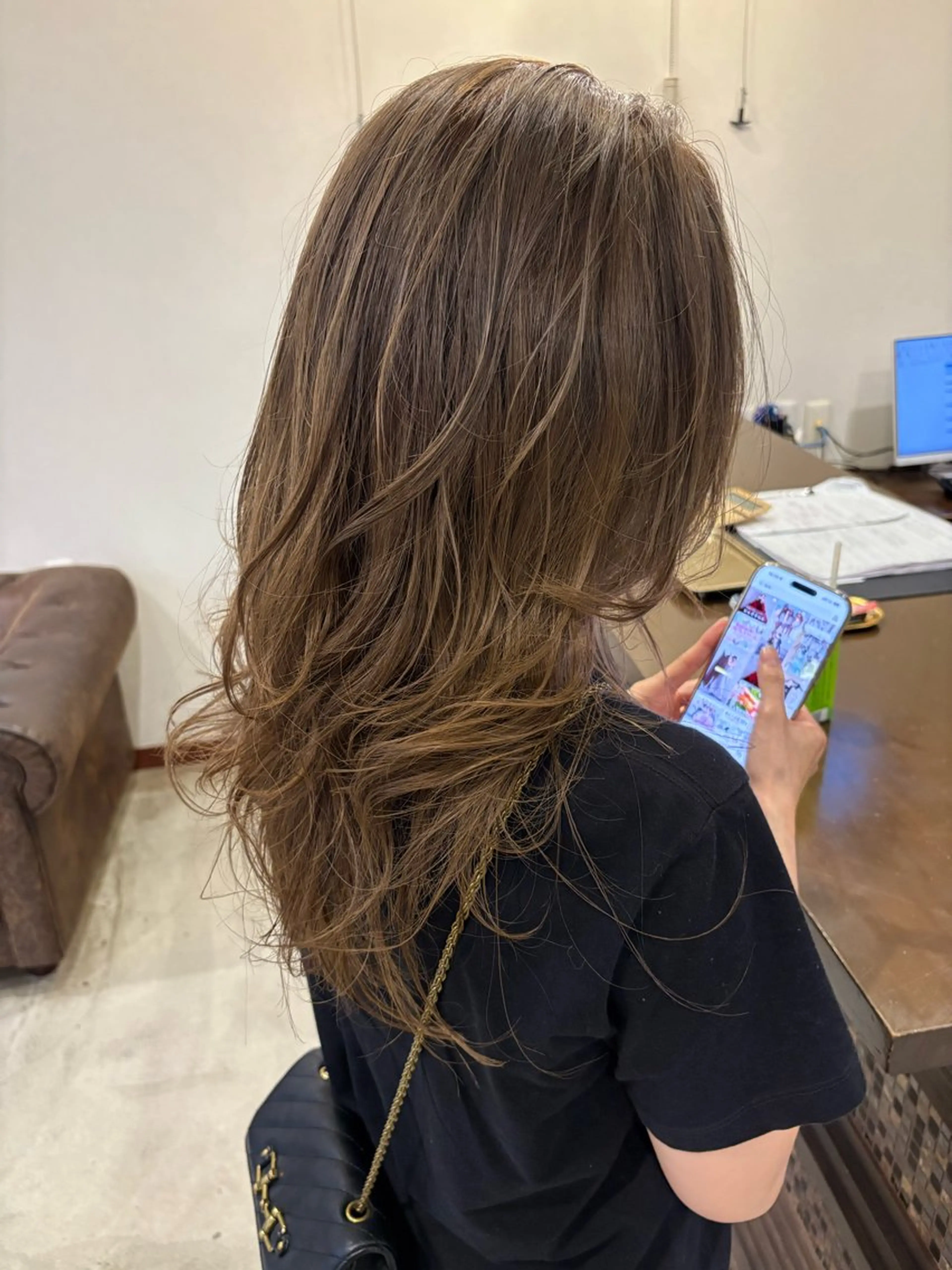 ミディアム カラー ベージュカラー ブリーチ レイヤーカット ShowBit 村上優太のヘアスタイル