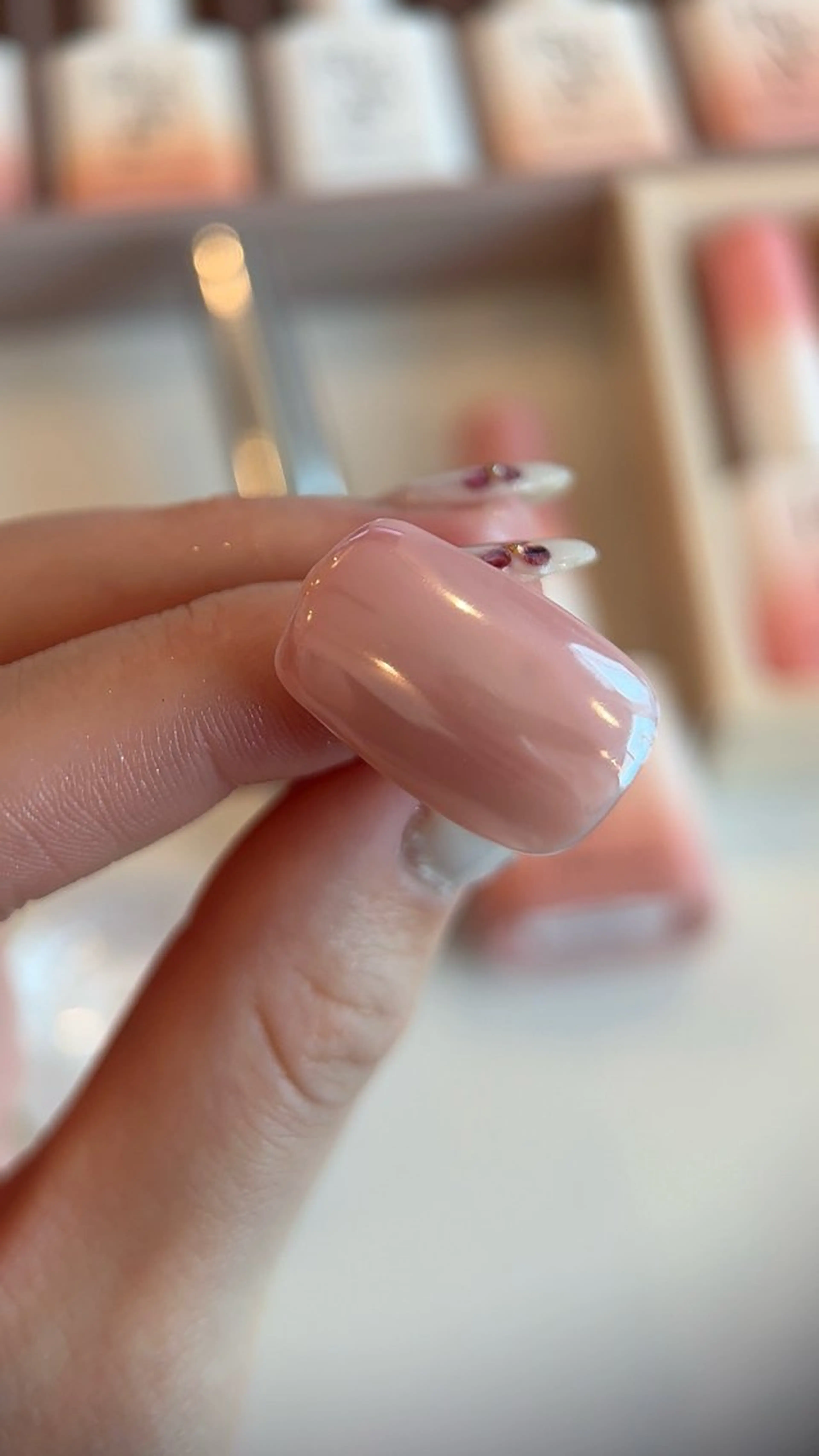 ネイル キラキラネイル ワンカラーネイル nua. natsumiのネイルデザイン