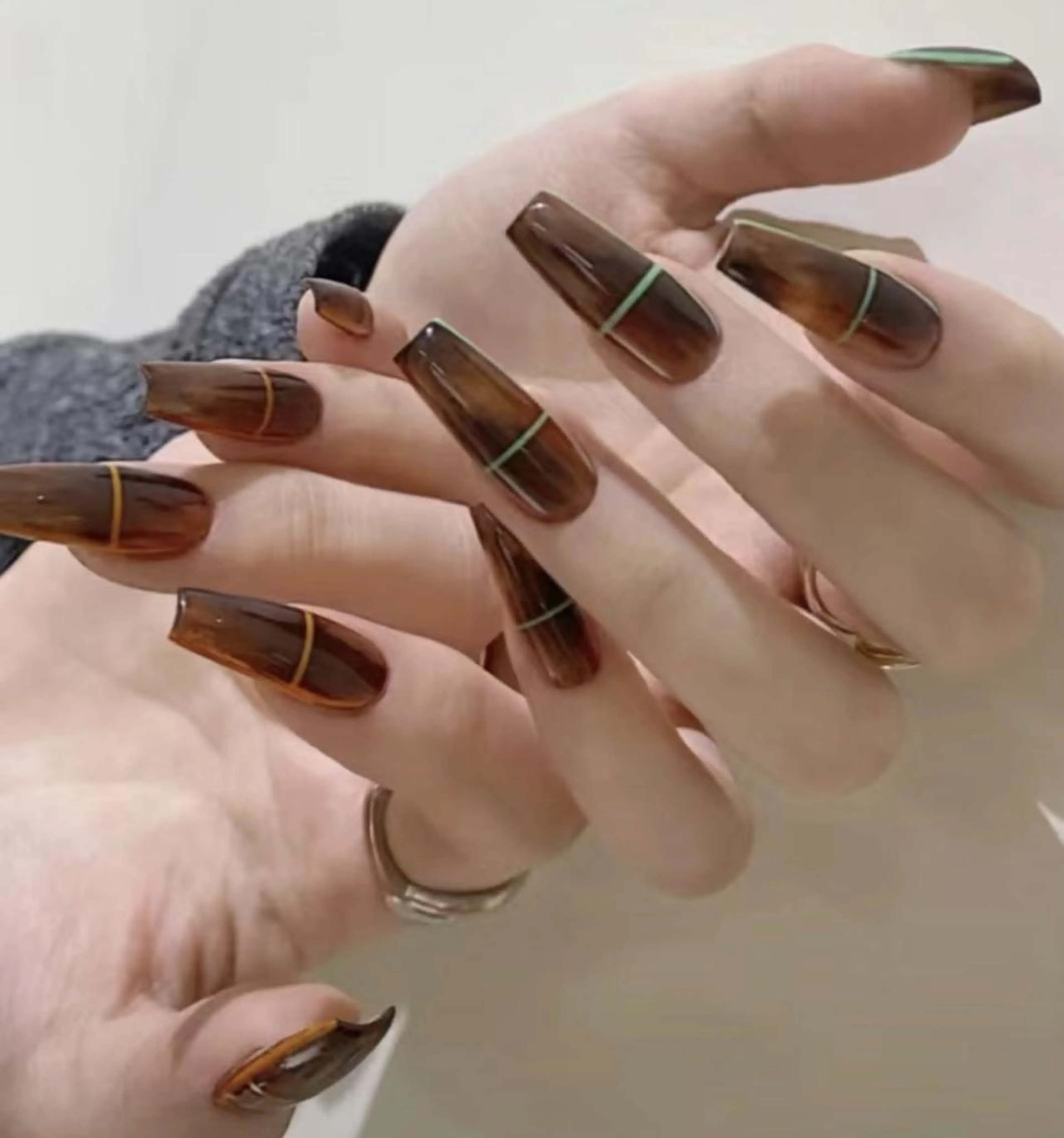 ネイル アートネイル 長さ出し ネイルチップ Queens ひなのネイルデザイン