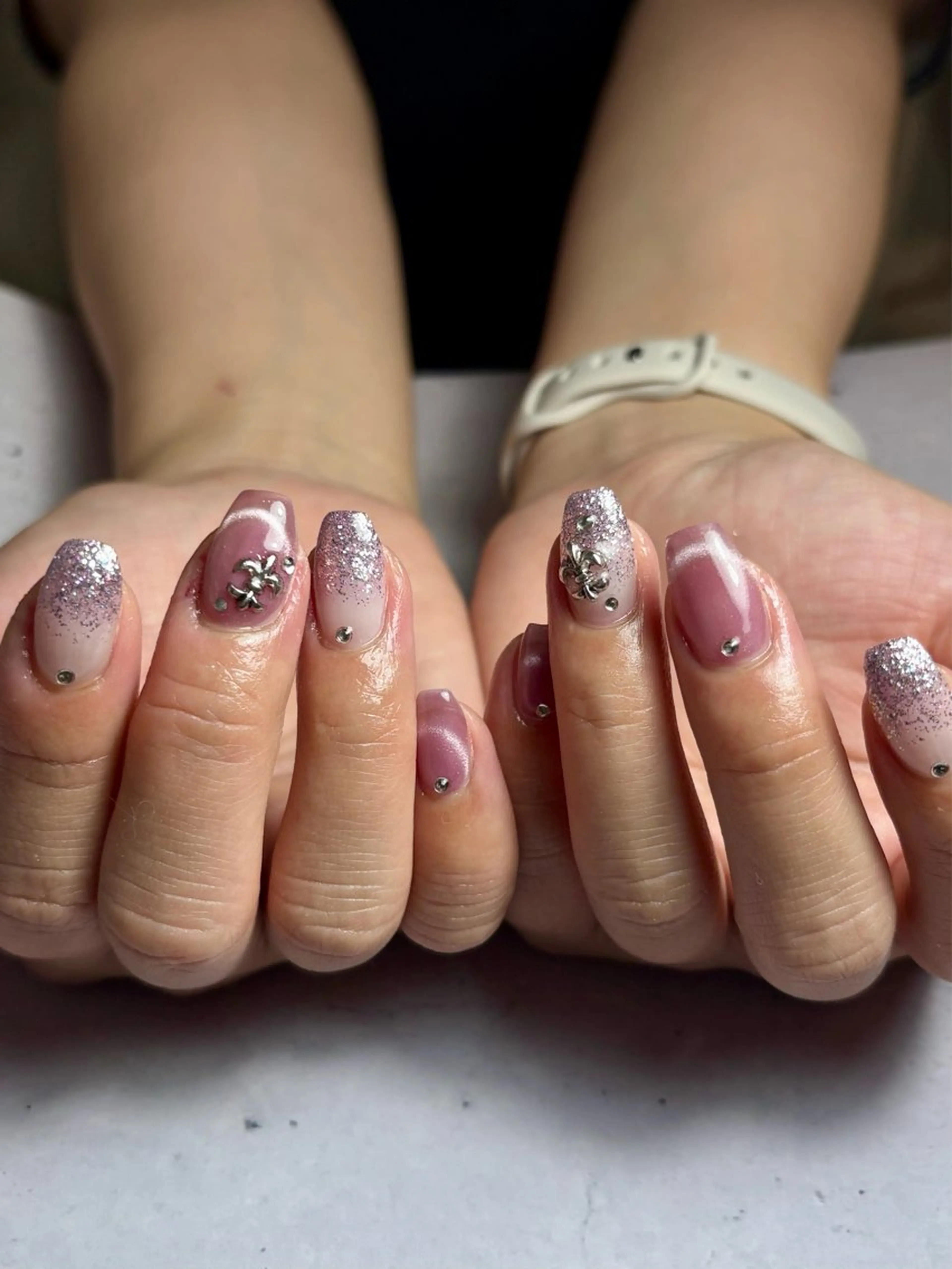 ネイル フラッシュネイル フレンチネイル グラデーション ラメ(グリッター) ラメグラデーション ハンドネイル ネイルサロン kupuのネイルデザイン