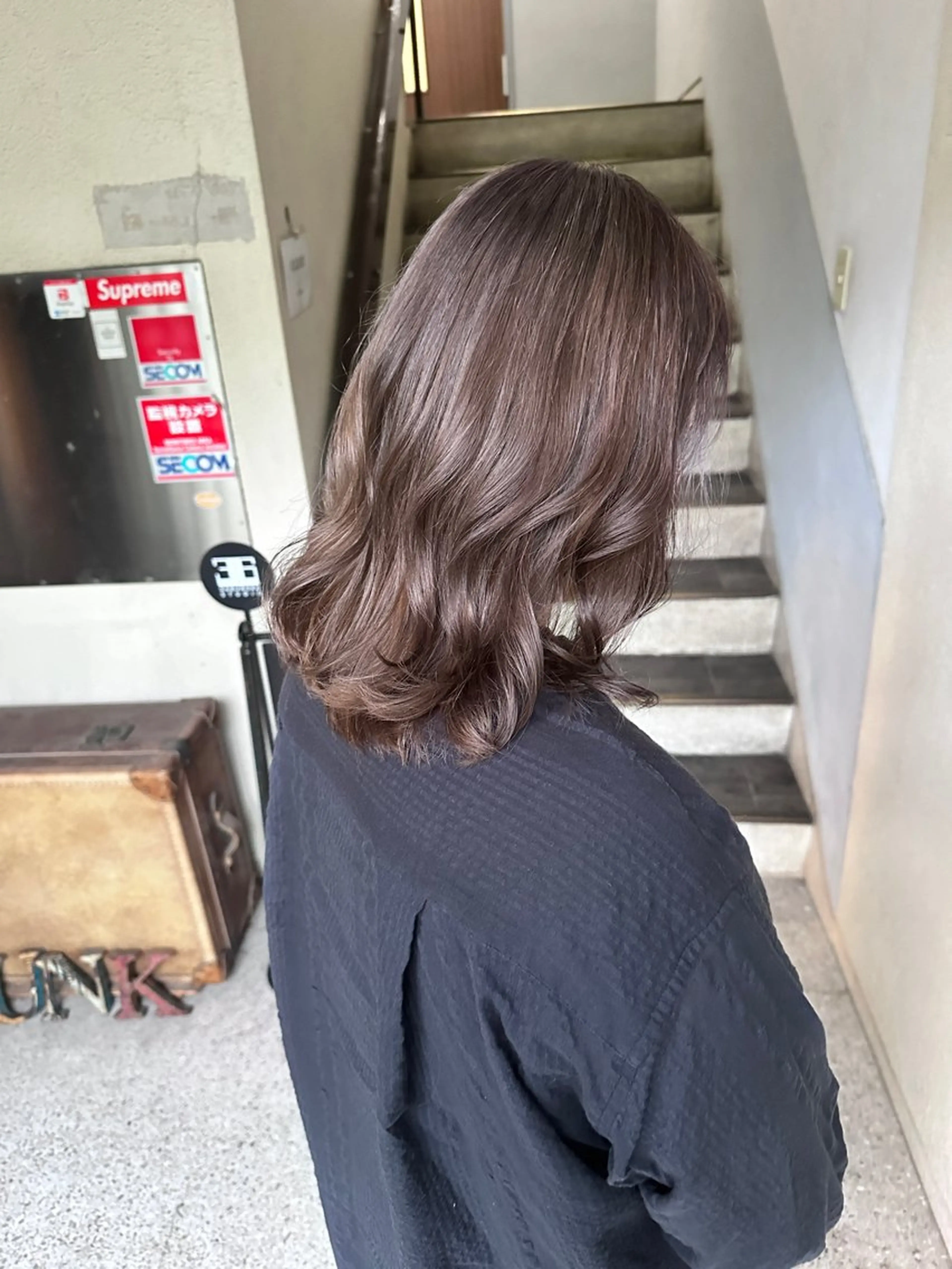 セミロング カラー ブリーチ 透明感カラー グレージュ 森岡 紗羽のヘアスタイル