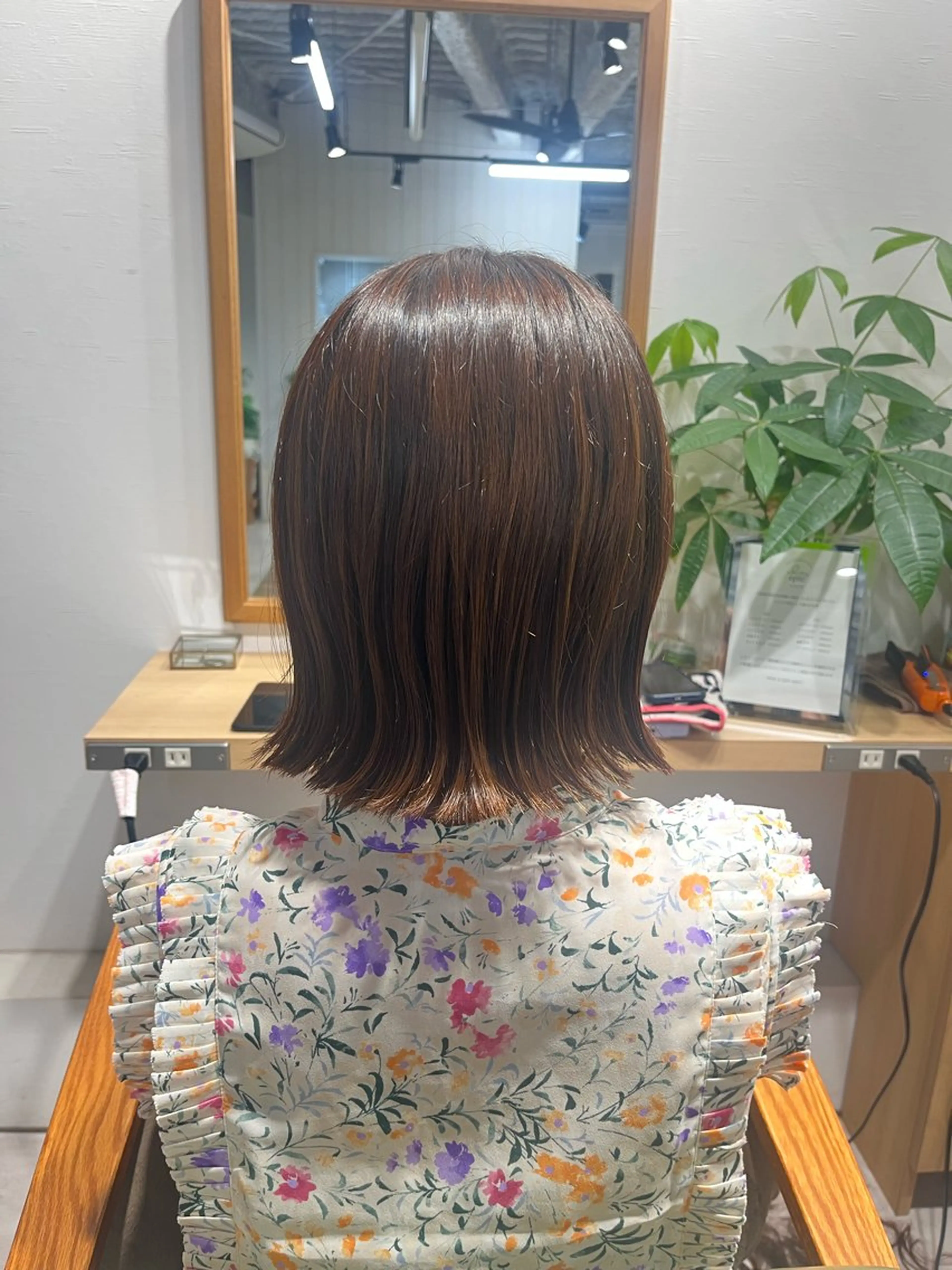 ショート カラー ボブ 外ハネヘア 武田 綺音のヘアスタイル